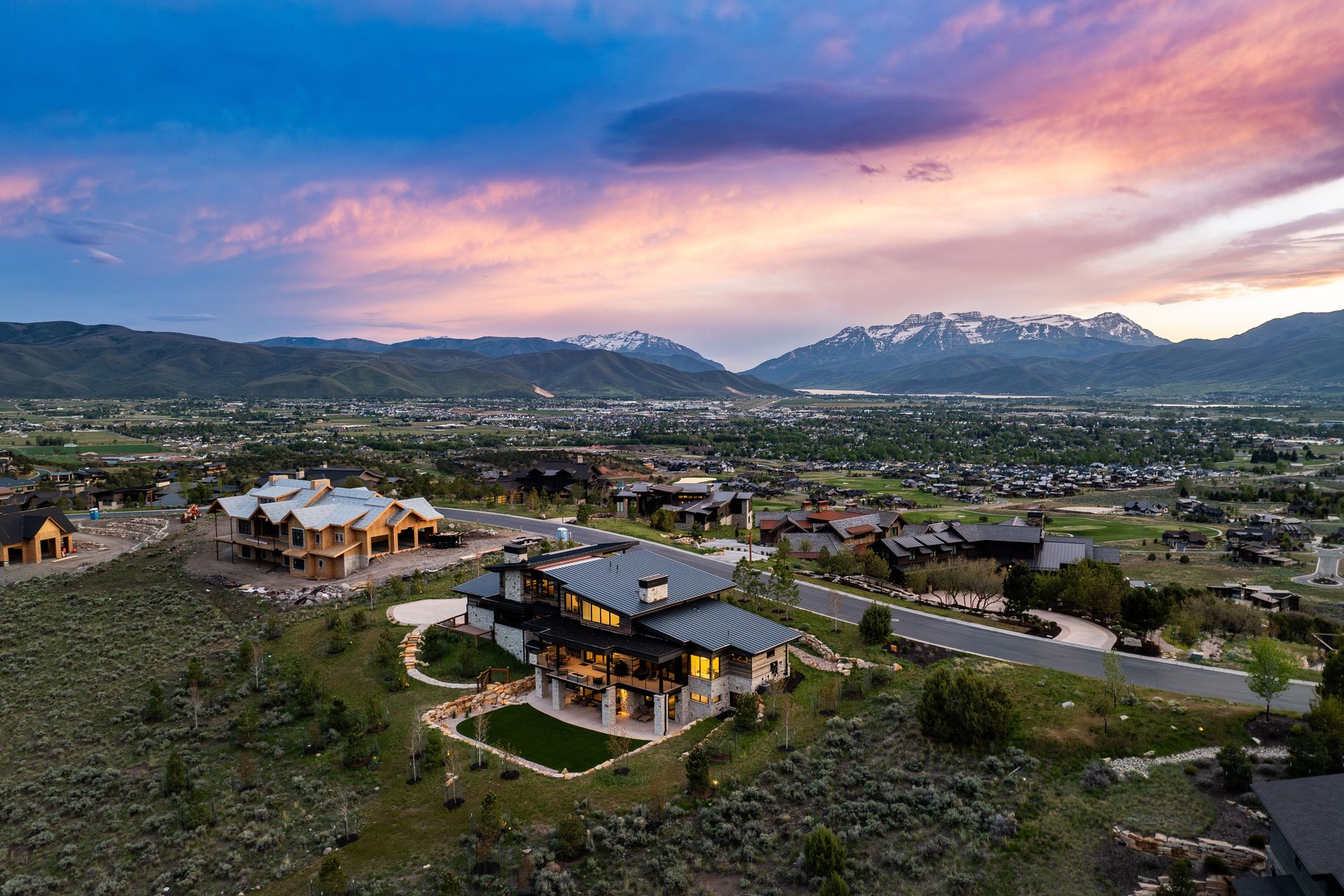  New Mountain Contemporary Home on Rare Double Lot with Timp Views - 物件實景