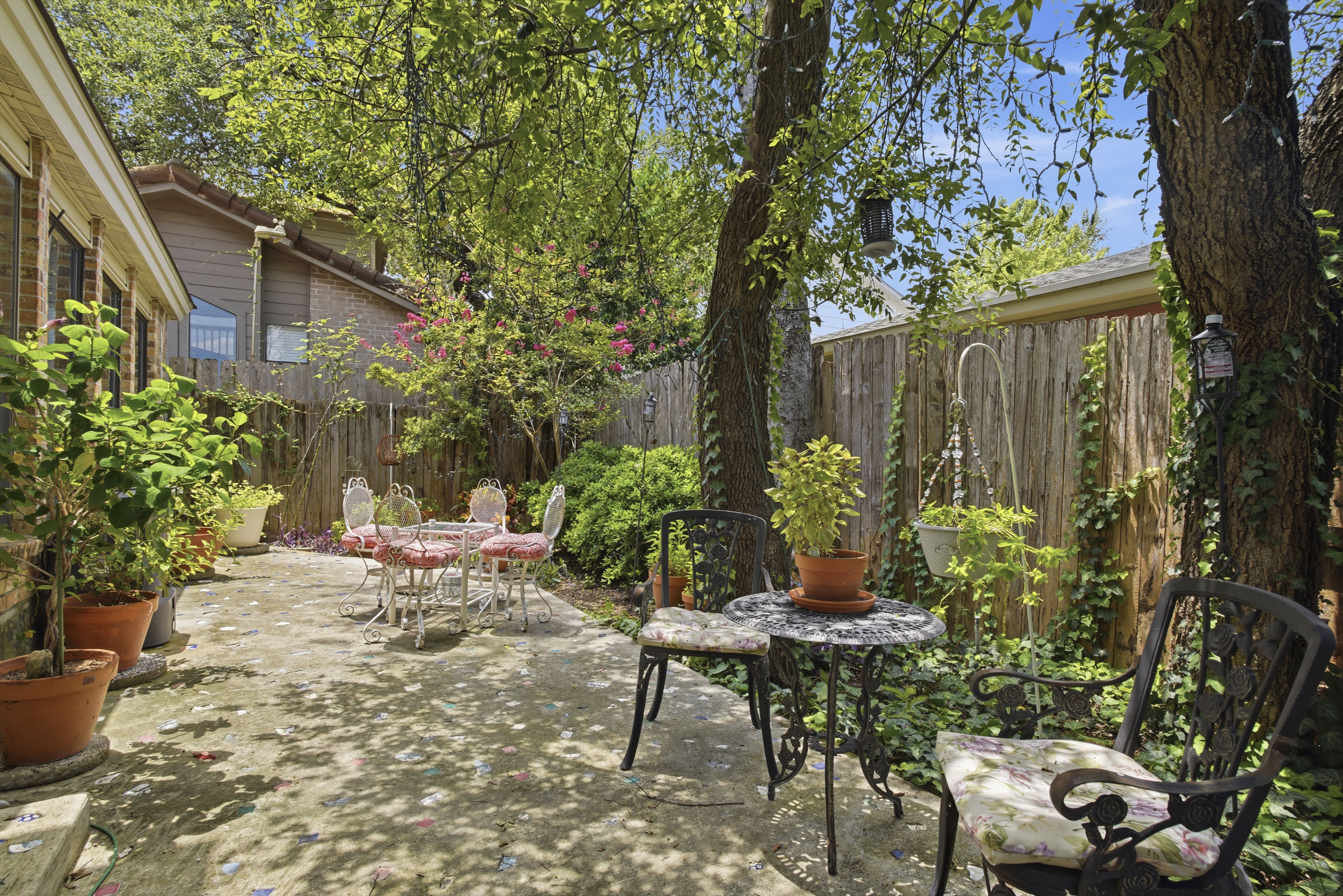  Timeless River Oaks Garden Home - 物件實景