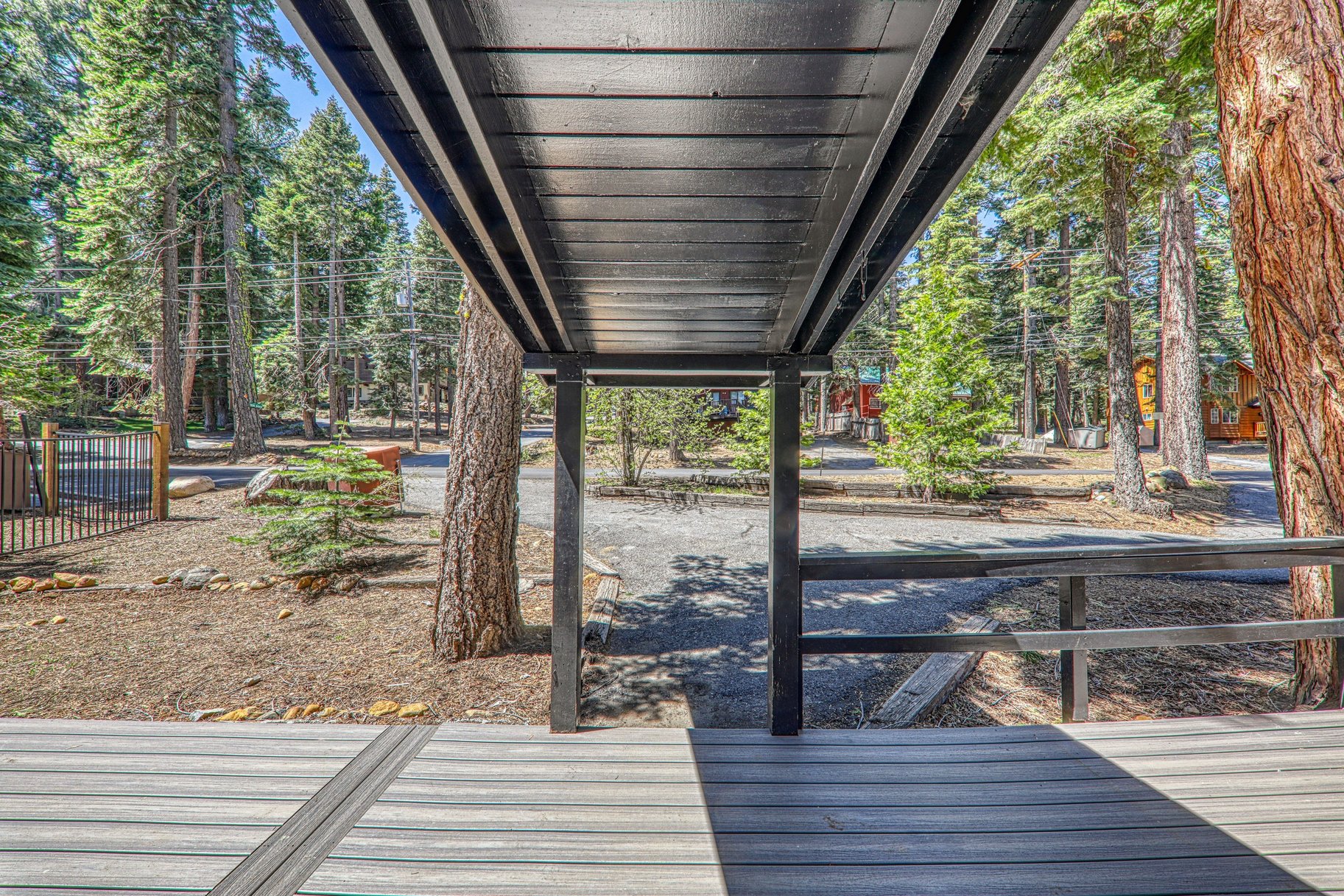  Tucked into a Prime Tahoe City setting - 物件實景
