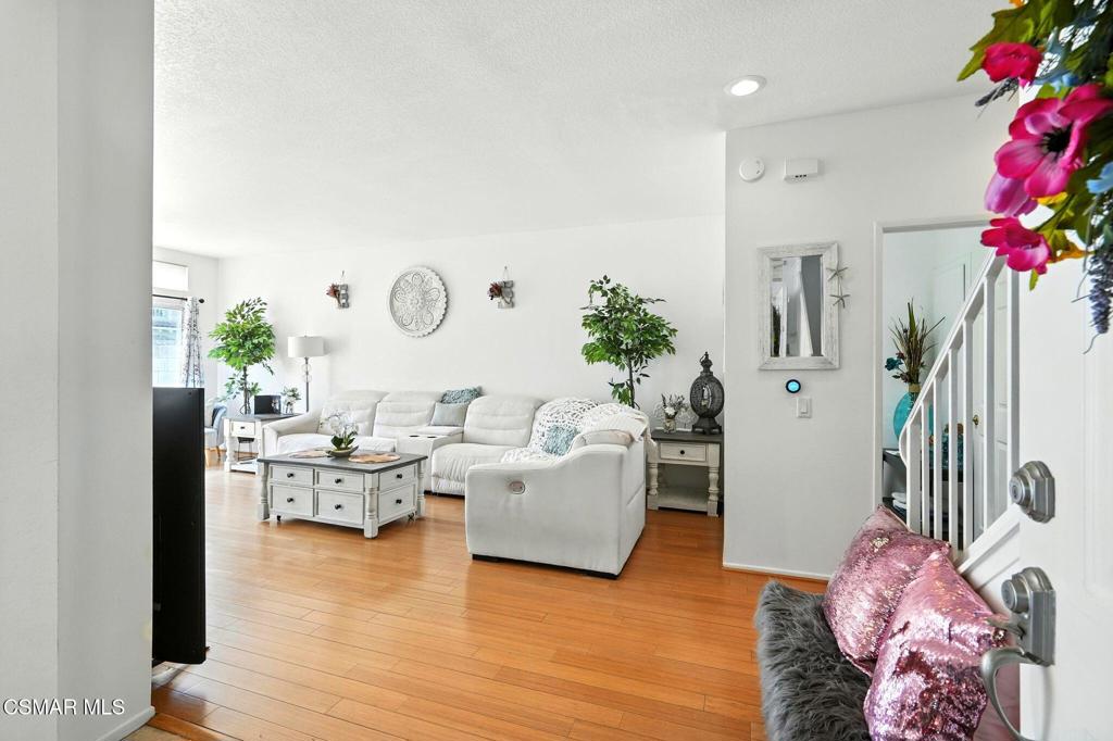 Moorpark, California, 93021, United States, 2 Bedrooms Bedrooms, ,3 BathroomsBathrooms,Residential,For Sale,1937149