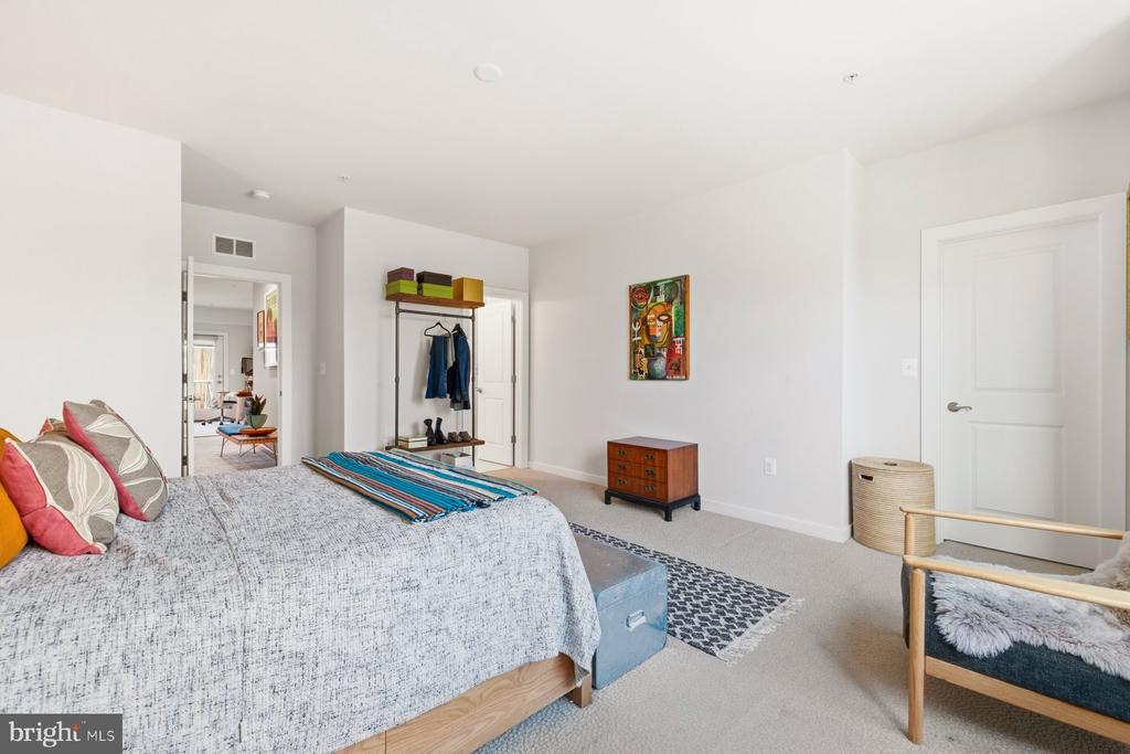 Rockville, Maryland, 20855, United States, 2 Bedrooms Bedrooms, ,3 BathroomsBathrooms,Residential,For Sale,2010770