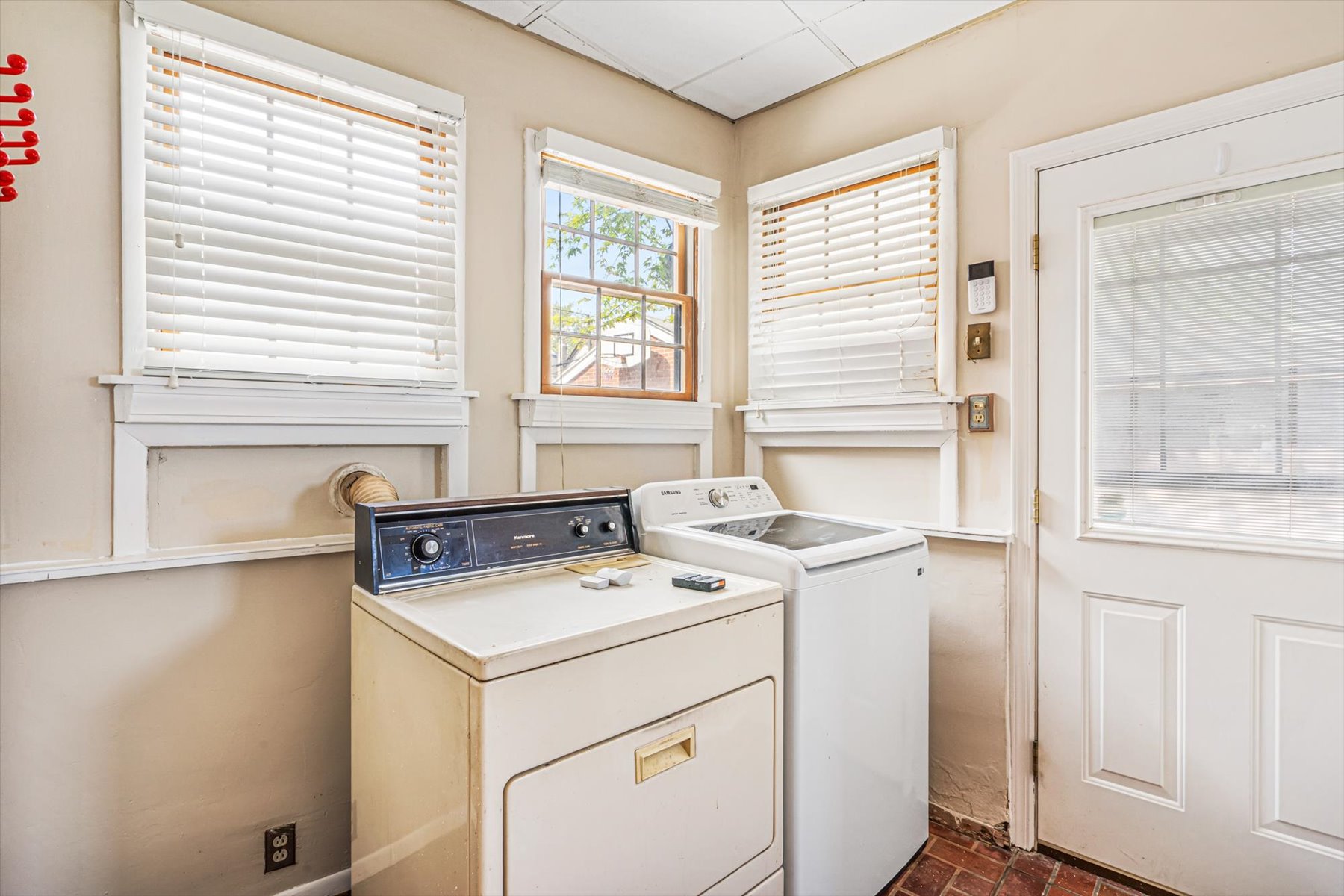  90-43 70th Drive, Forest Hills, NY, 11375 - 物件實景