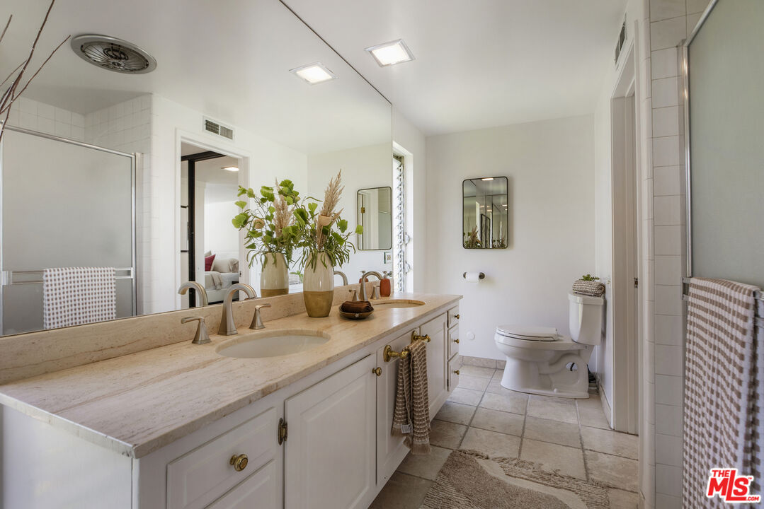 Los Angeles, California, 90027, United States, 4 Bedrooms Bedrooms, ,4 BathroomsBathrooms,Residential,For Sale,1918176