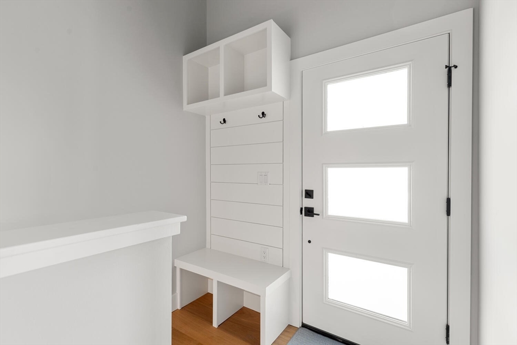 Waltham, Massachusetts, 02453, United States, 4 Bedrooms Bedrooms, ,4 BathroomsBathrooms,Residential,For Sale,1997140