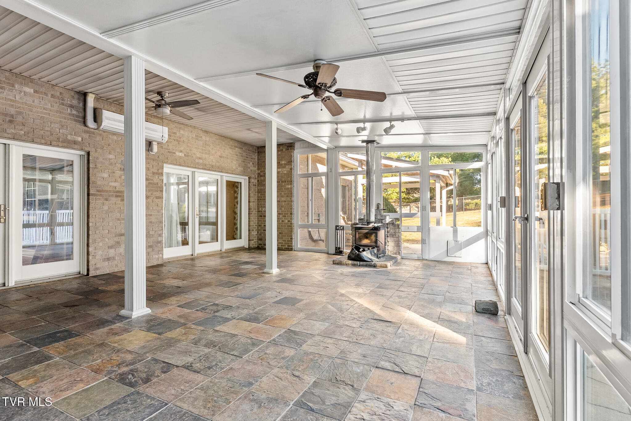 Wytheville, Virginia, 24382, United States, 4 Bedrooms Bedrooms, ,3 BathroomsBathrooms,Residential,For Sale,2005491