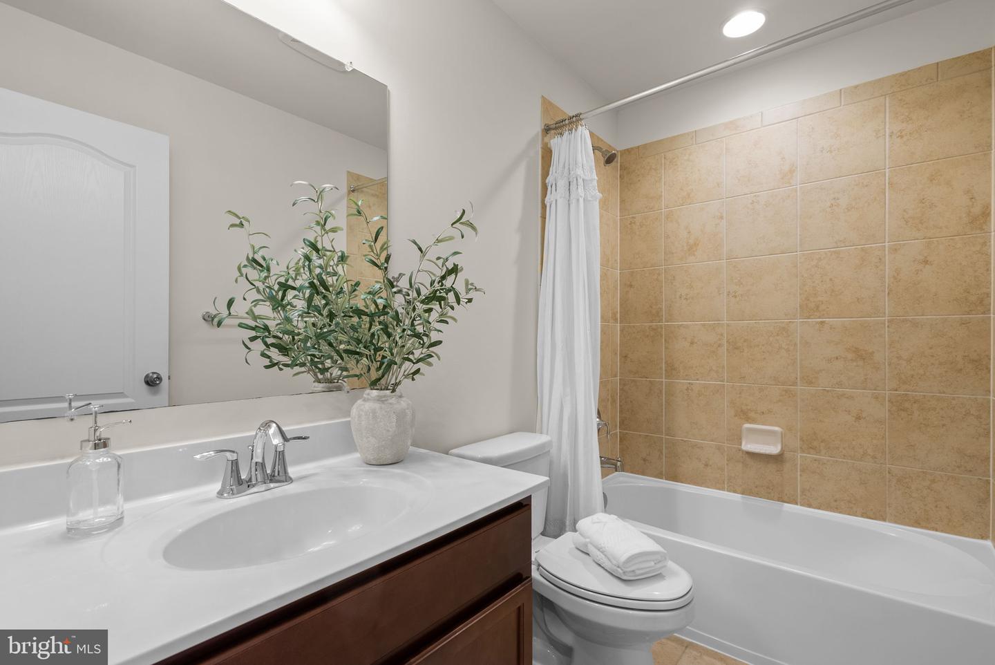 Elkridge, Maryland, 21075, United States, 4 Bedrooms Bedrooms, ,4 BathroomsBathrooms,Residential,For Sale,2002050