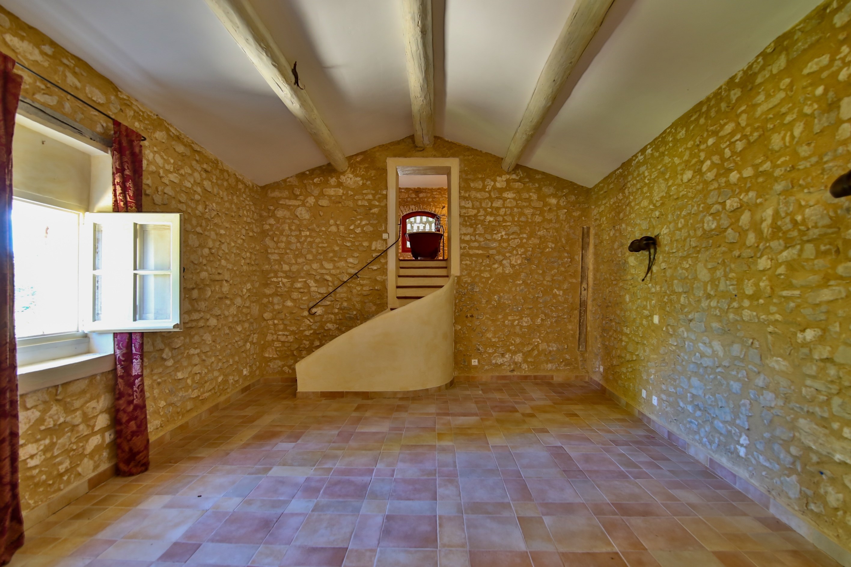  18th-century farmhouse, swimming pool, and 2 hectares of land - 物件實景