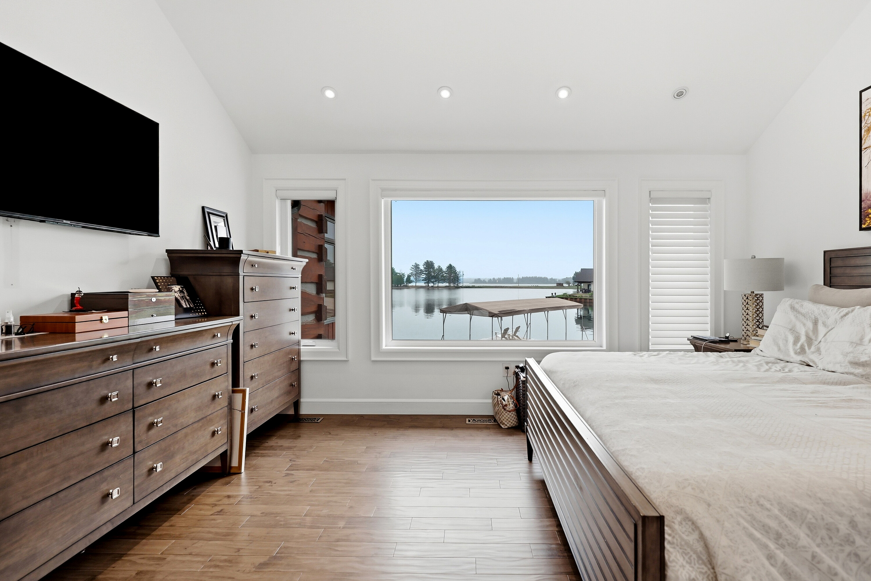  Exceptional Waterfront Home - 物件實景