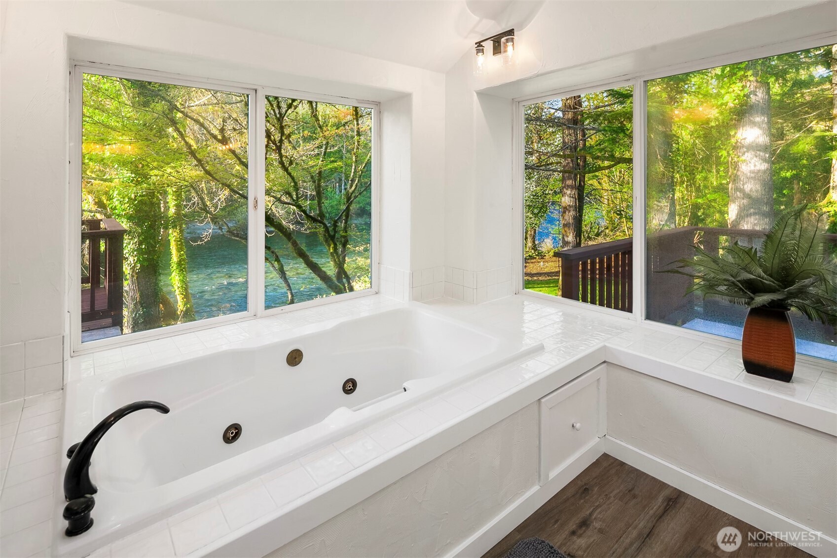 North Bend, Washington, 98045, United States, 3 Bedrooms Bedrooms, ,2 BathroomsBathrooms,Residential,For Sale,1989683