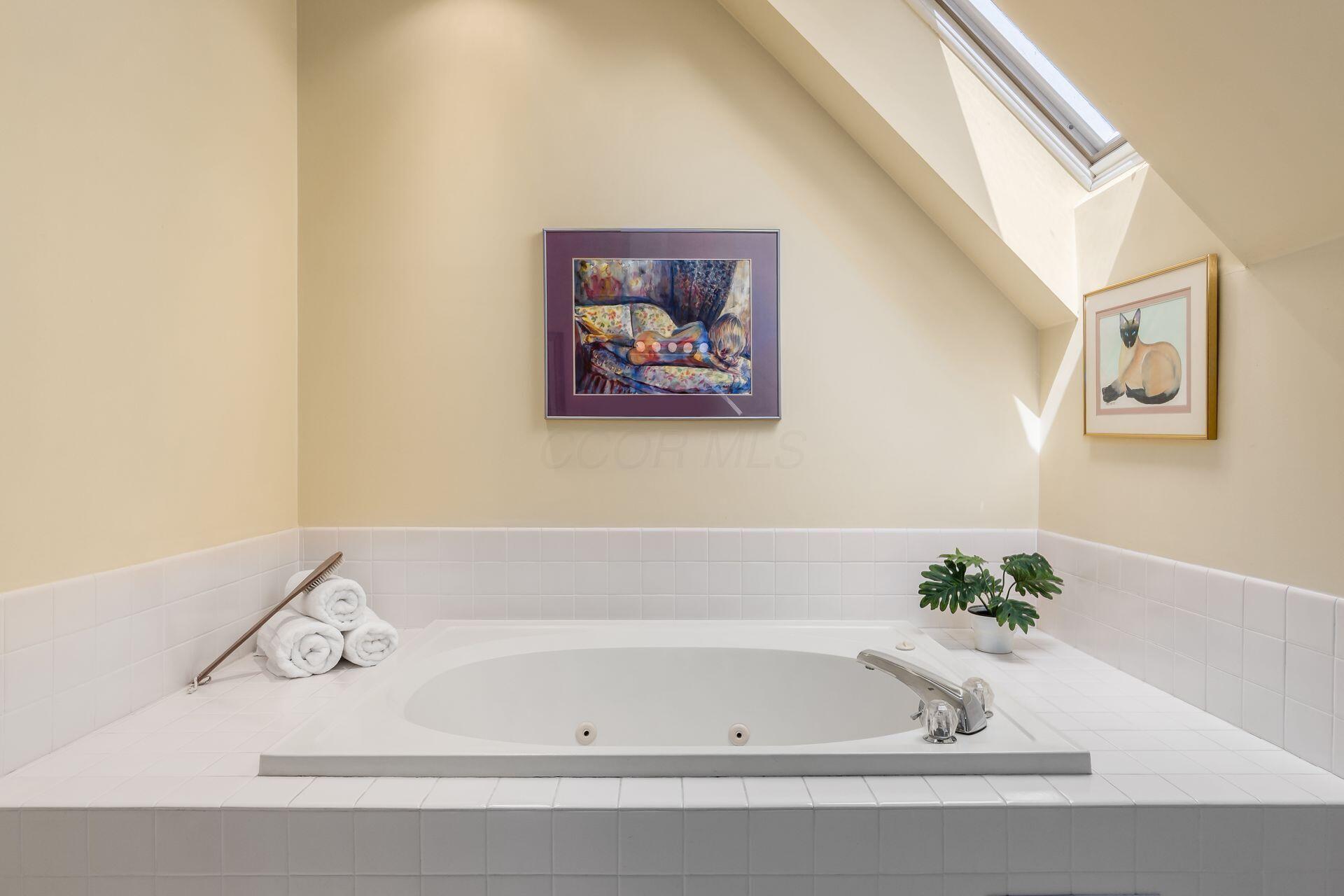 Columbus, Ohio, 43206, United States, 2 Bedrooms Bedrooms, ,3 BathroomsBathrooms,Residential,For Sale,1874605
