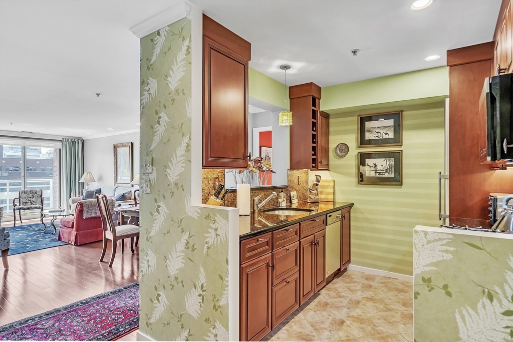 Cambridge, Massachusetts, 02141, United States, 2 Bedrooms Bedrooms, ,2 BathroomsBathrooms,Residential,For Sale,1913406