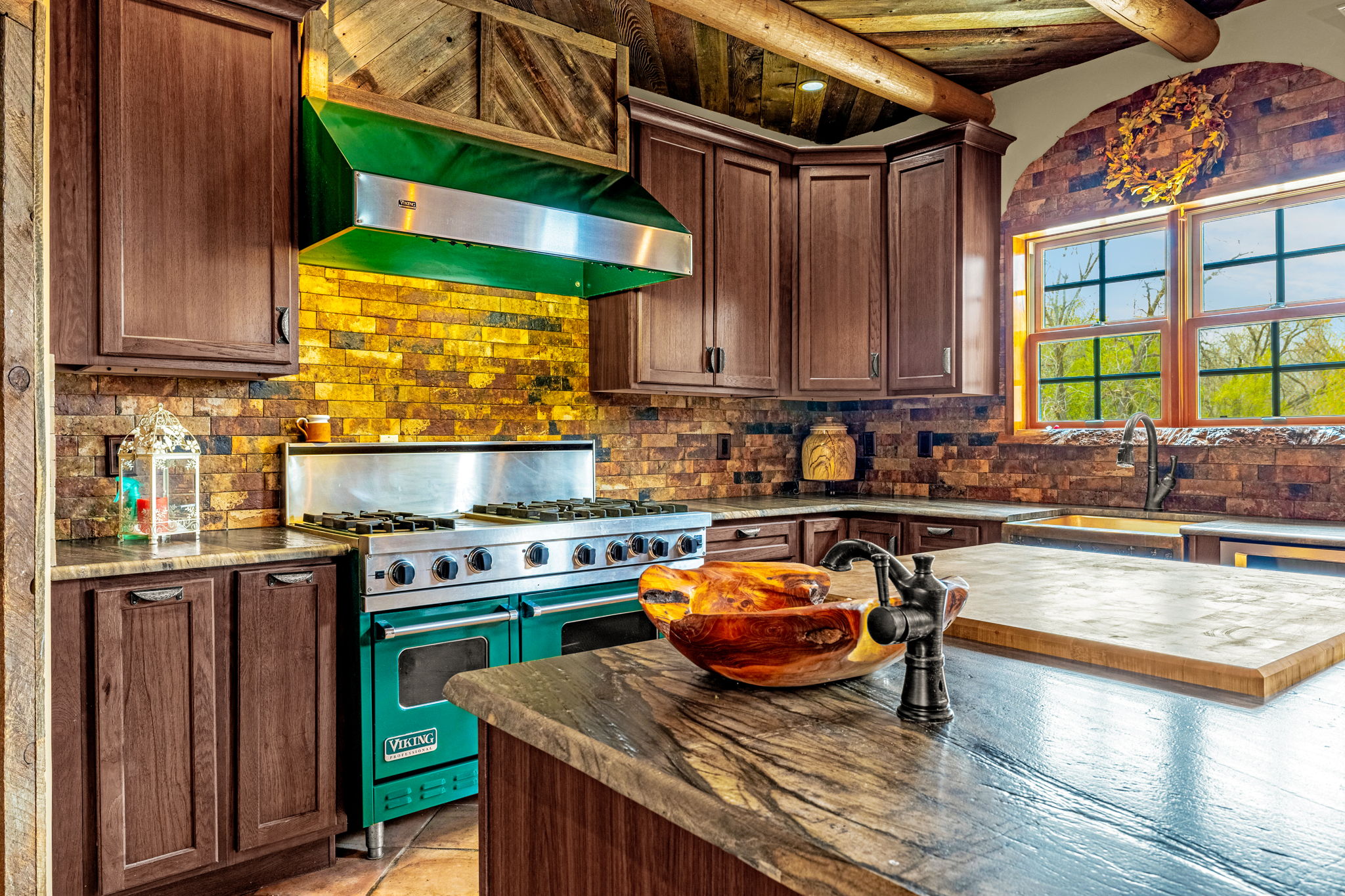  Rare creek side opportunity on 80 close-in acres - 物件實景