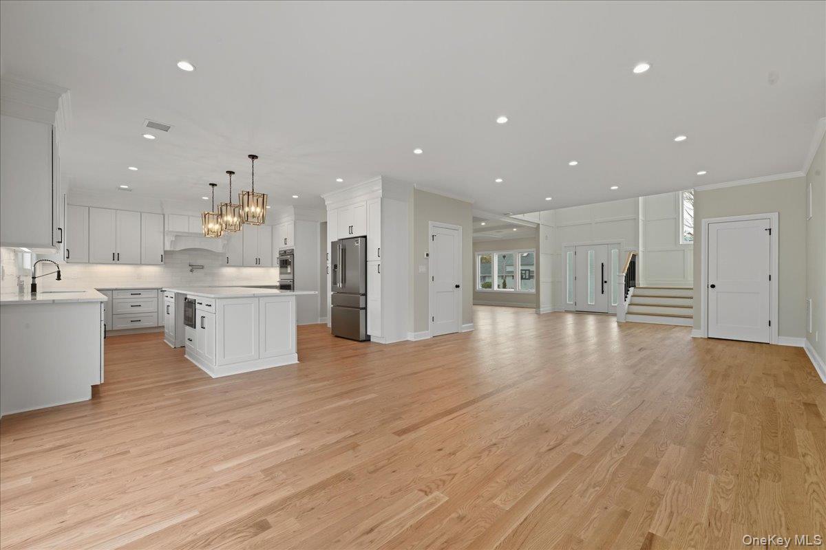 Westbury, New York, 11590, United States, 5 Bedrooms Bedrooms, ,5 BathroomsBathrooms,Residential,For Sale,1991038