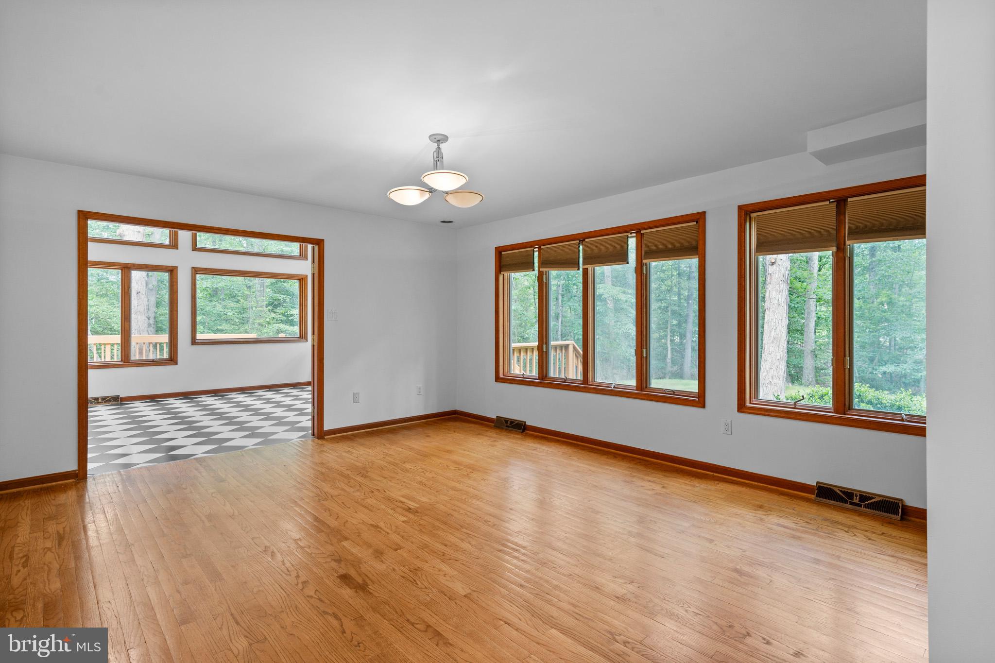 La Plata, Maryland, 20646, United States, 5 Bedrooms Bedrooms, ,4 BathroomsBathrooms,Residential,For Sale,1928558