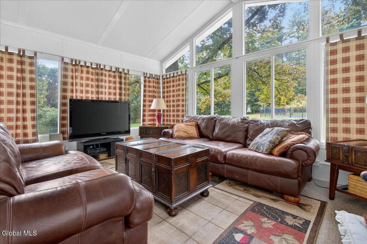 Schenectady, New York, 12309, United States, 5 Bedrooms Bedrooms, ,4 BathroomsBathrooms,Residential,For Sale,1938536