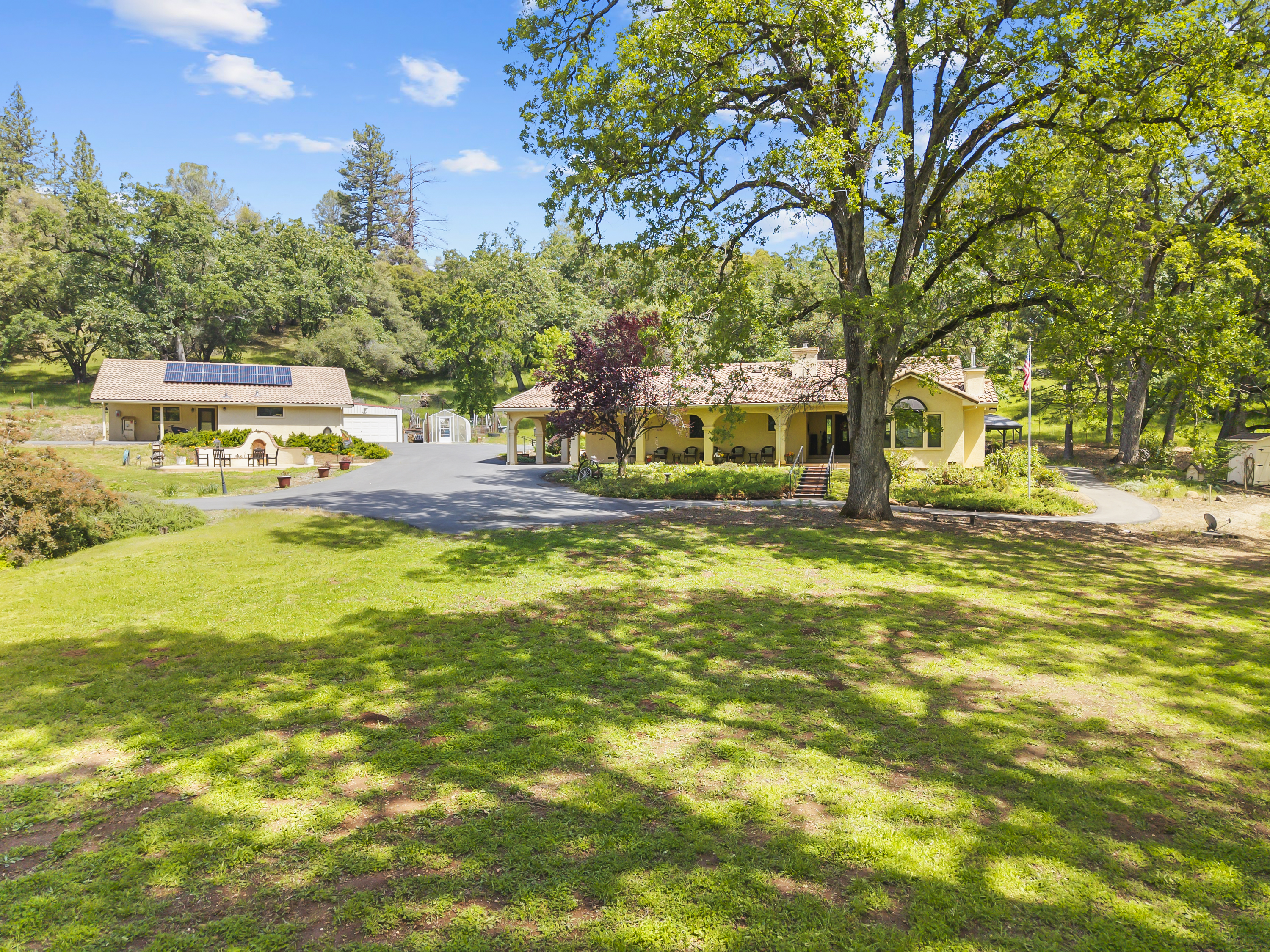  21 Acres - Gated - Renovated - 物件實景