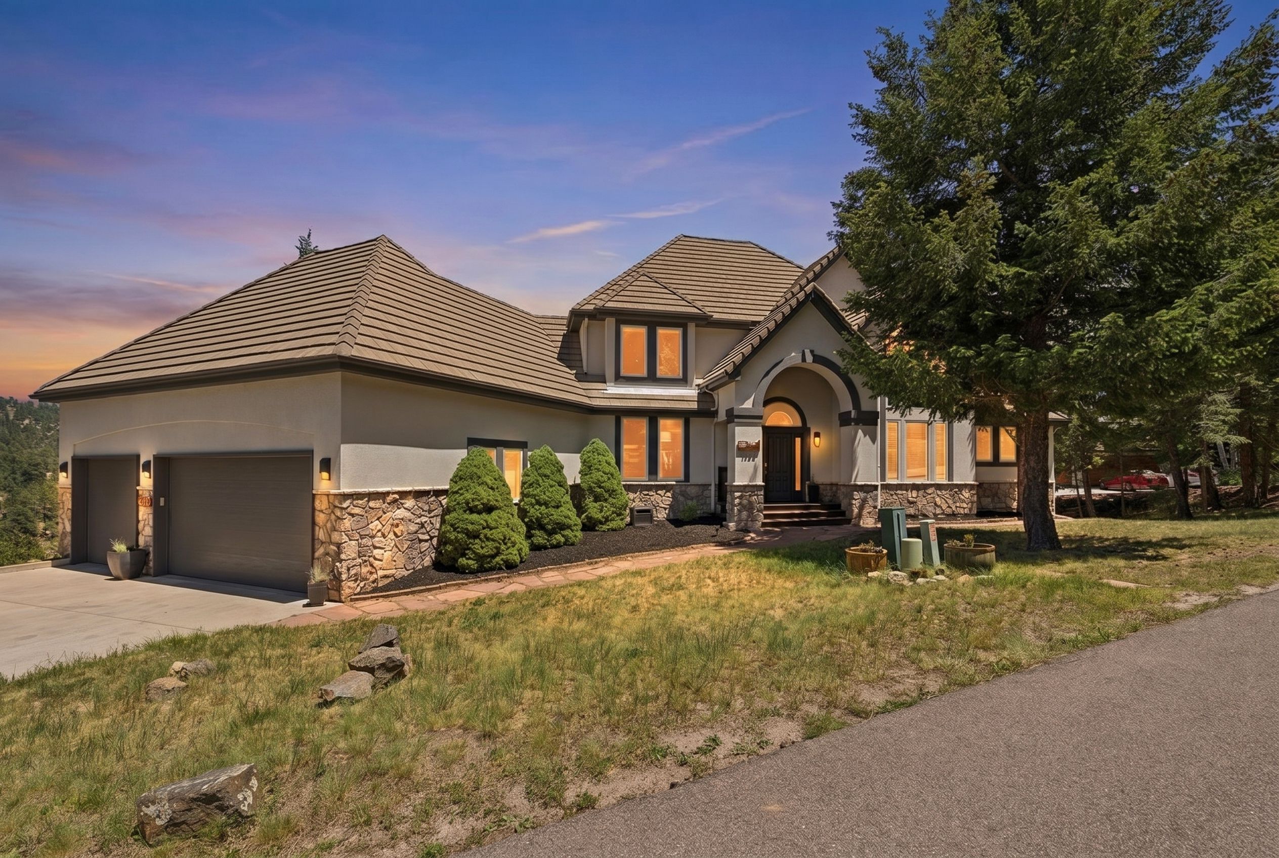  Mountain Contemporary in Highly Desirable Ridge at Hiwan - 物件實景