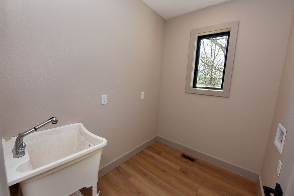 Young Harris, Georgia, 30582, United States, 3 Bedrooms Bedrooms, ,2 BathroomsBathrooms,Residential,For Sale,1859121