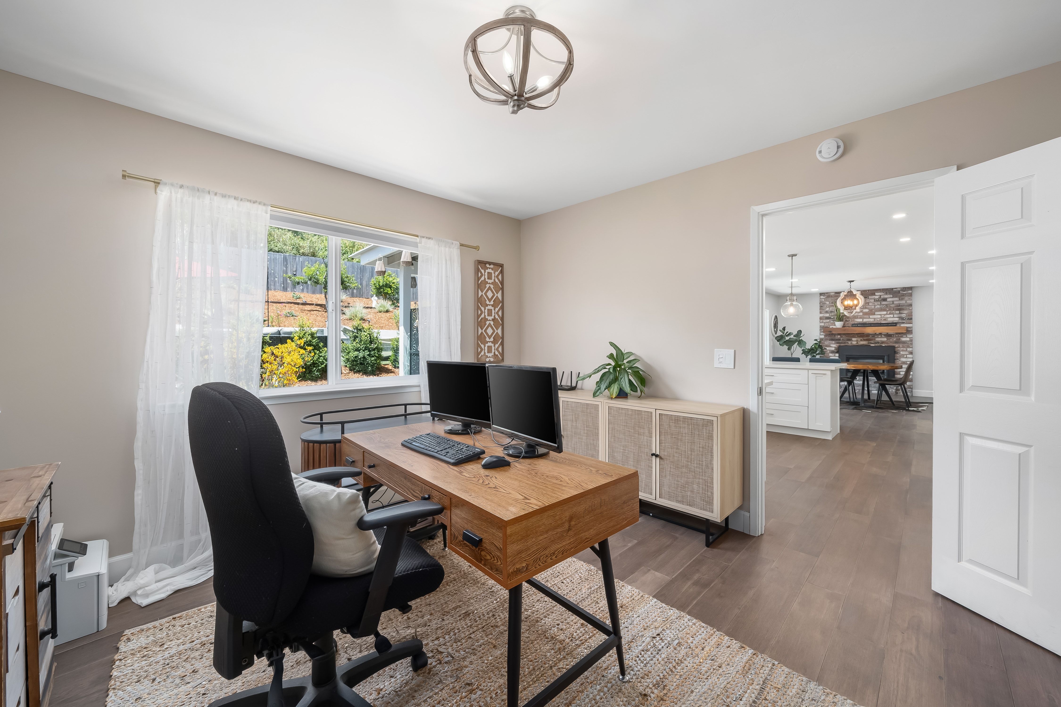  California Coastal Living Meets Modern Farmhouse Design - 物件實景