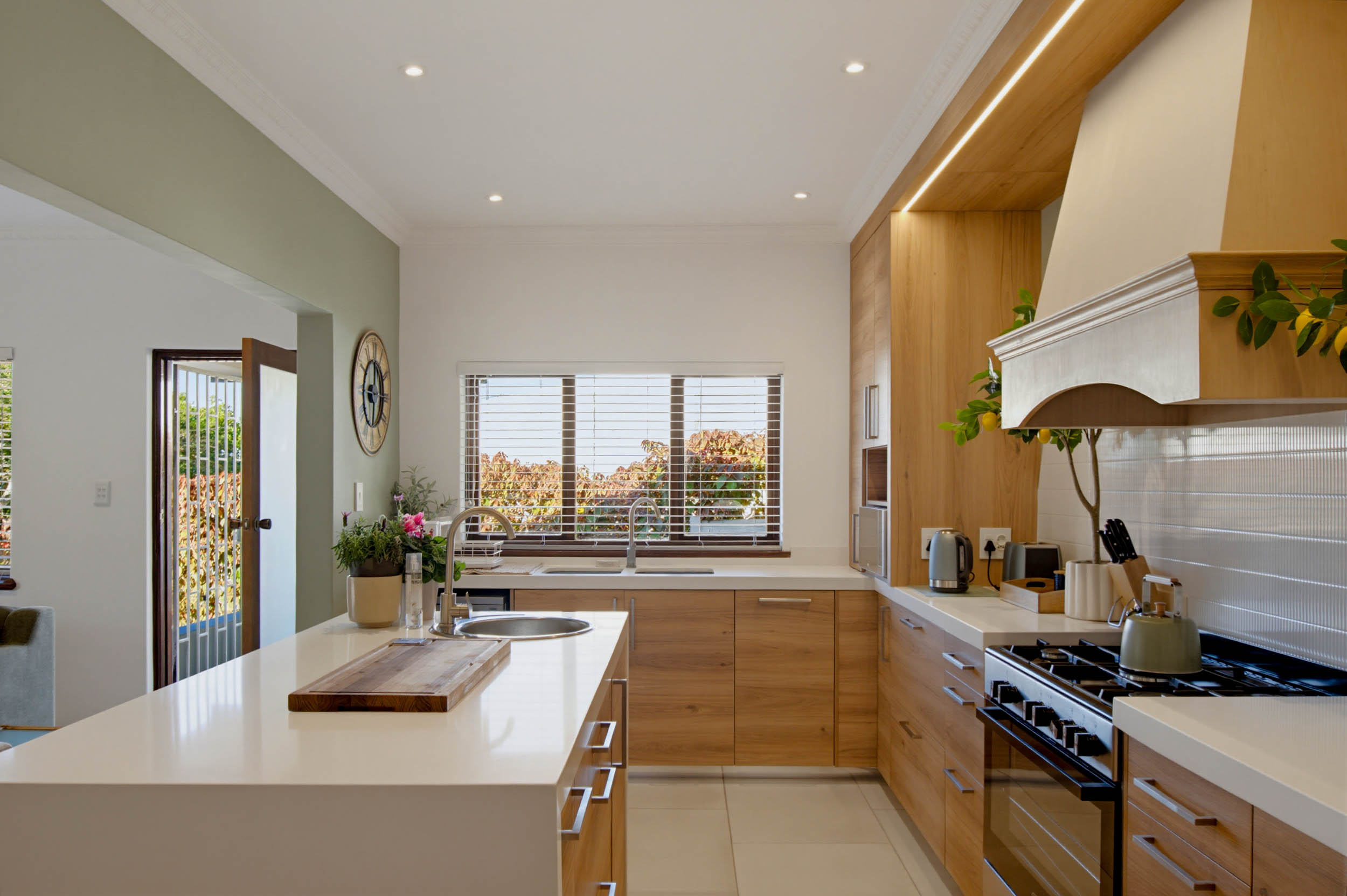  Fully Renovated Coastal Residence with Guest Flatlet and Sea Views in Salt Rock - 物件實景