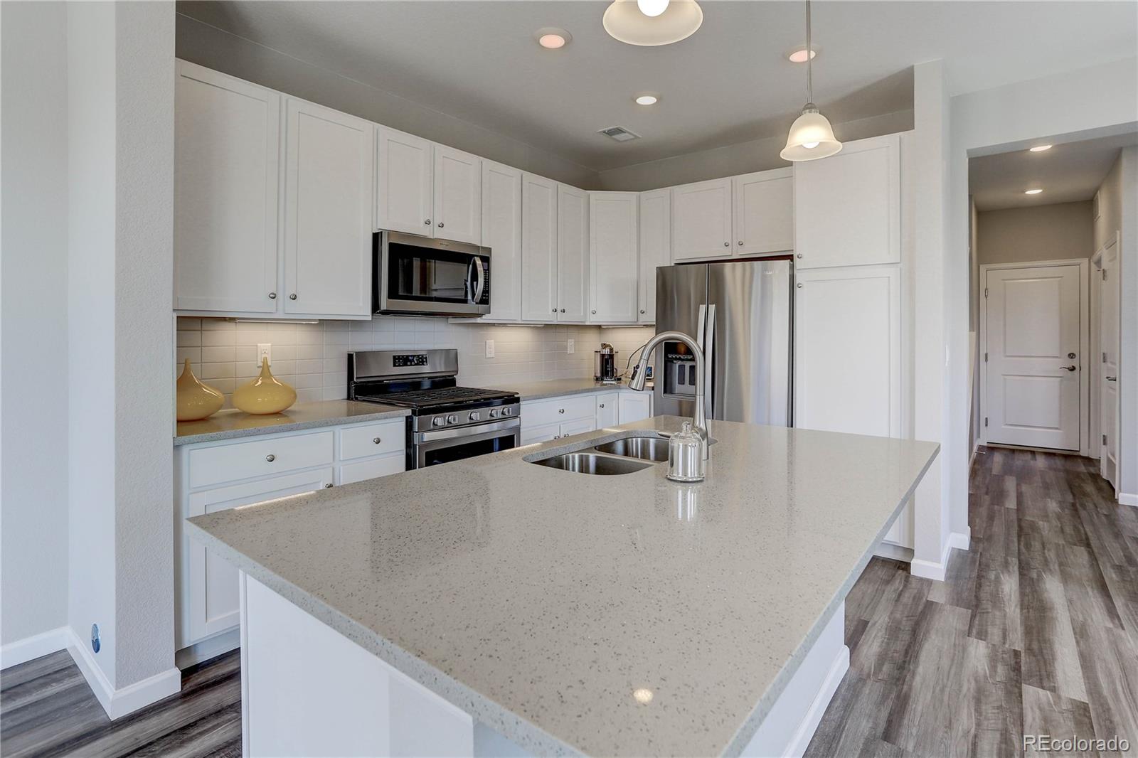 Aurora, Colorado, 80015, United States, 3 Bedrooms Bedrooms, ,3 BathroomsBathrooms,Residential,For Sale,1939063