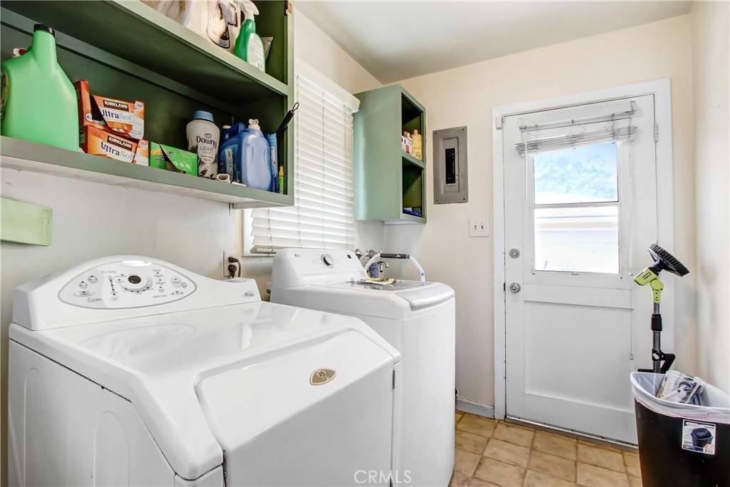 Riverside, California, 92503, United States, 3 Bedrooms Bedrooms, ,2 BathroomsBathrooms,Residential,For Sale,2005410