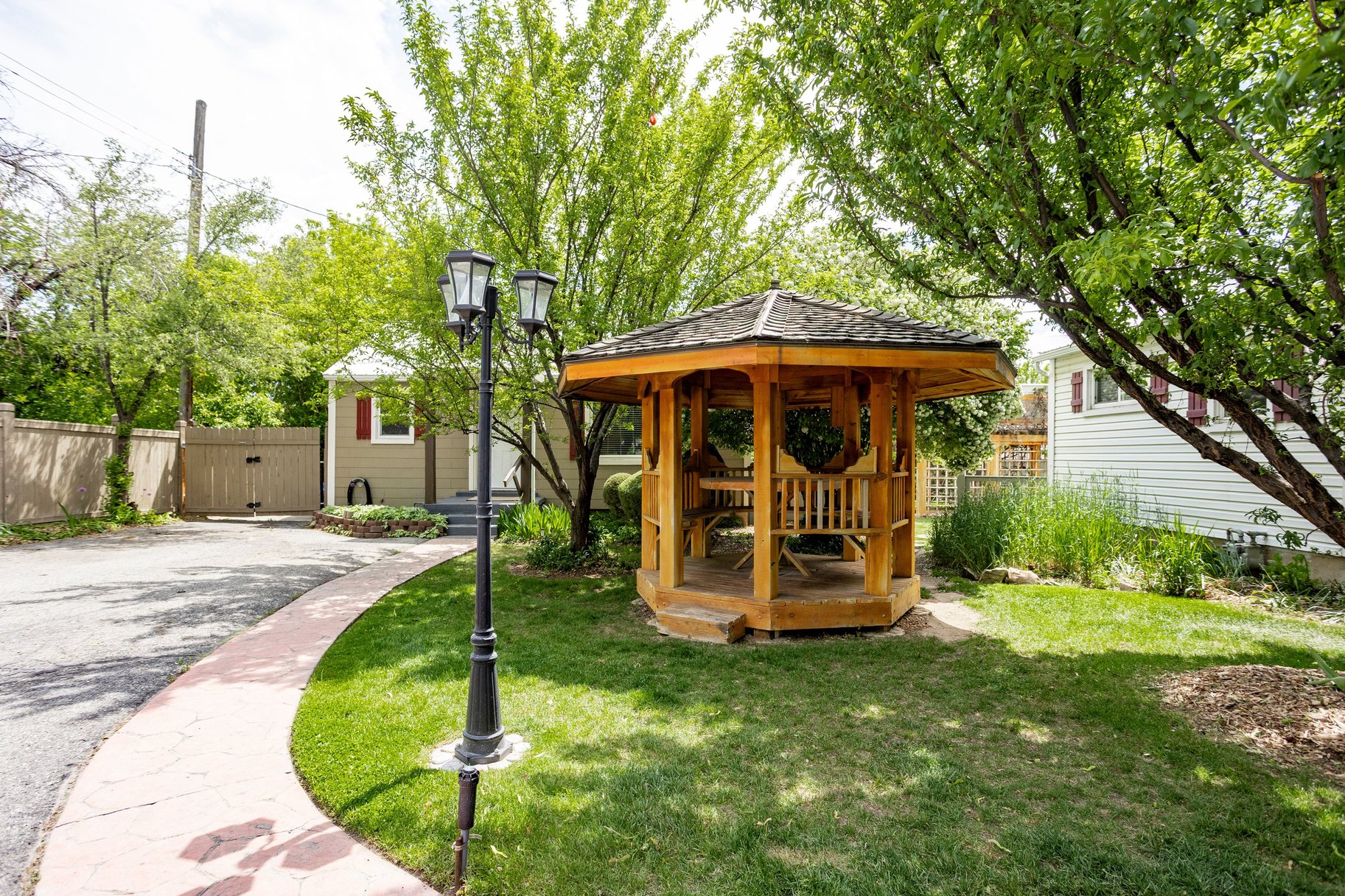  Multifamily Homestead in the Heart of Holladay - 物件實景