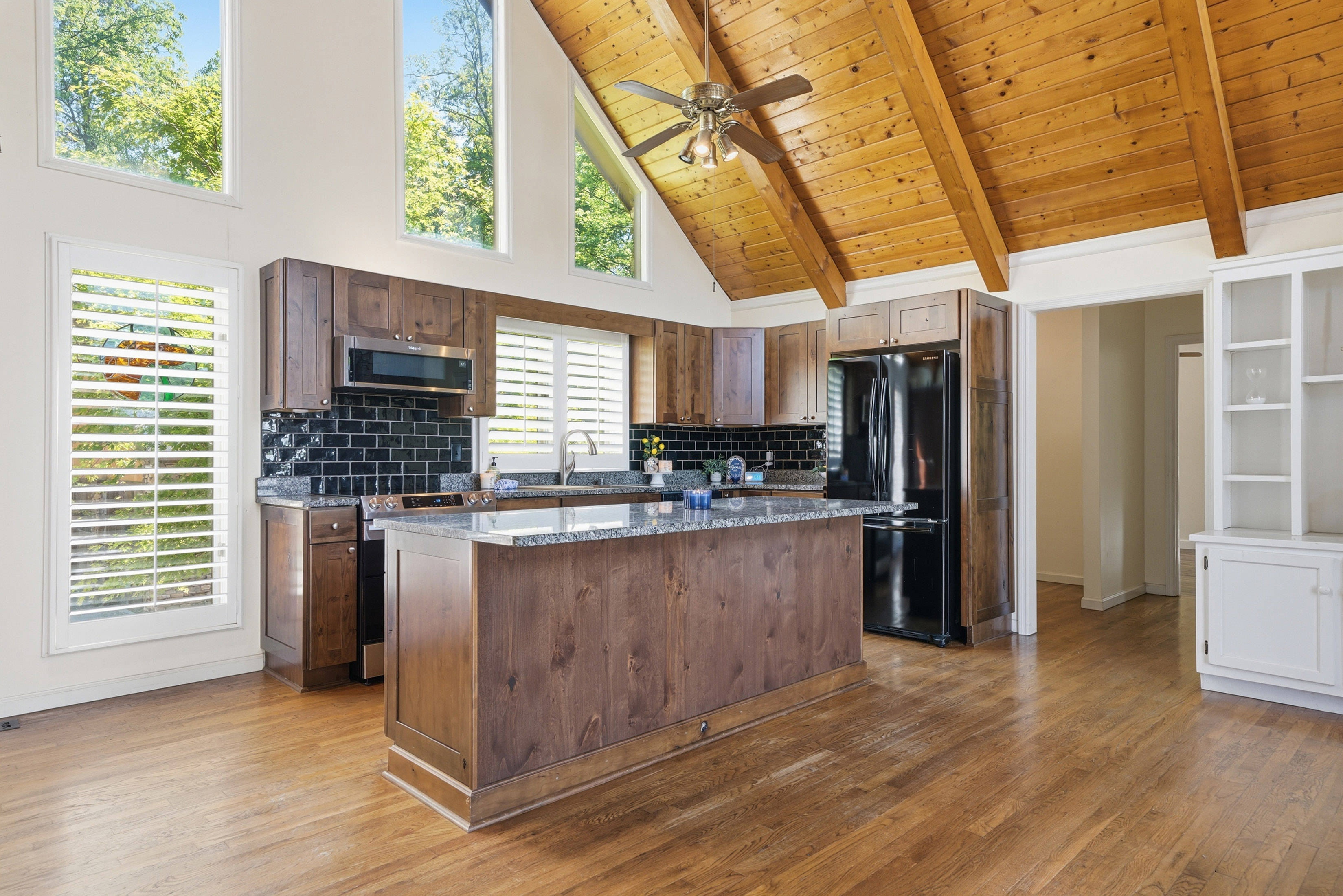  Ideal Cabin Escape Ready for Your Riverfront Lifestyle - 物件實景