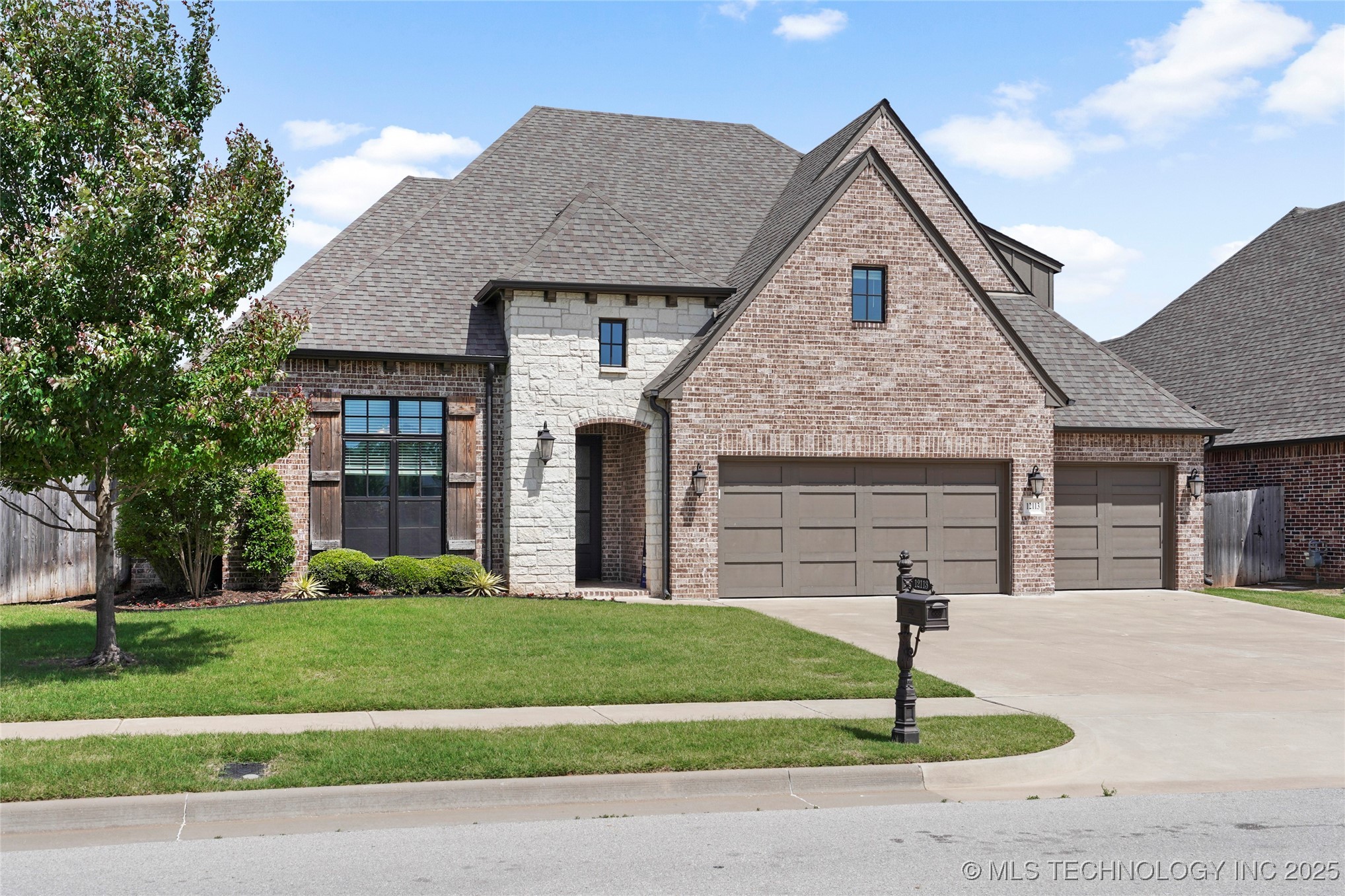 Bixby, Oklahoma, 74008, United States, 5 Bedrooms Bedrooms, ,4 BathroomsBathrooms,Residential,For Sale,1817544