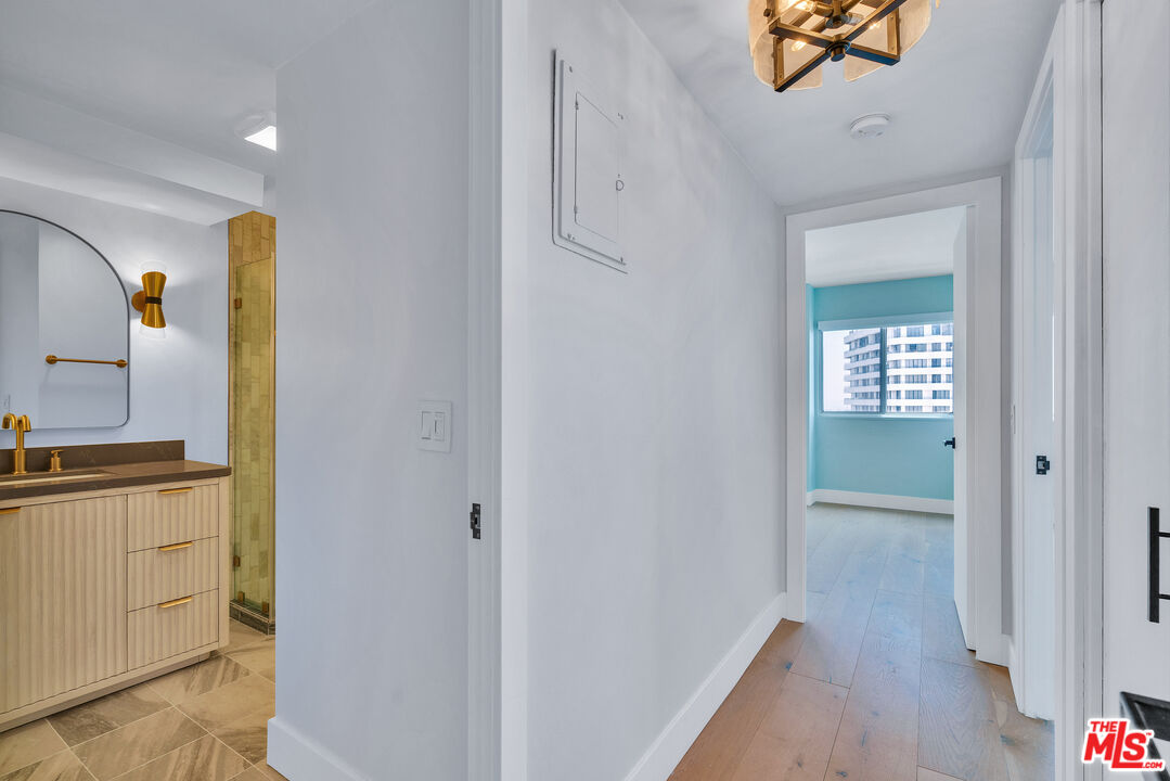 Los Angeles, California, 90024, United States, 2 Bedrooms Bedrooms, ,2 BathroomsBathrooms,Residential,For Sale,1891333