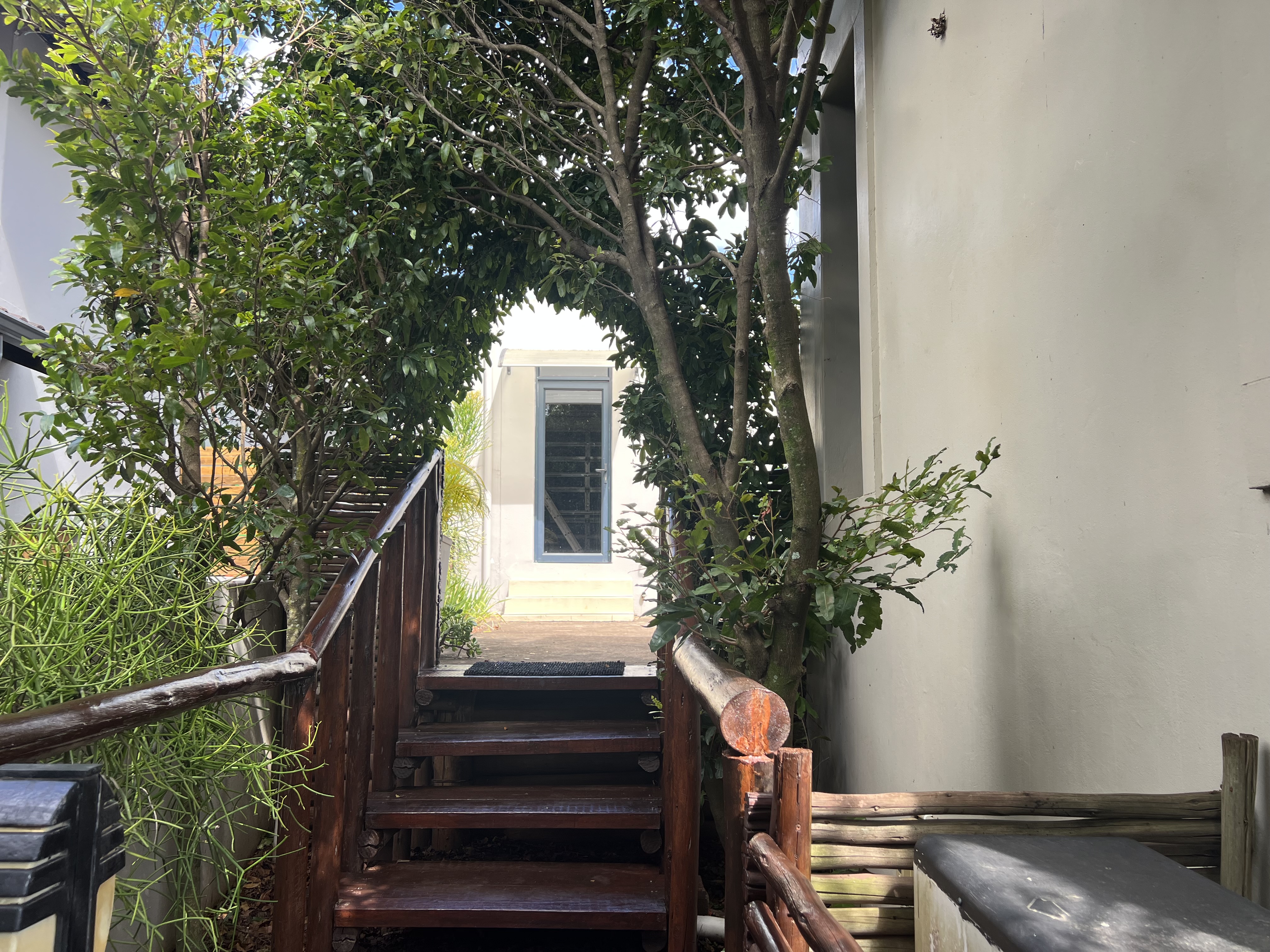  Meticulously maintained home with thoughtfully curated living spaces - 物件實景