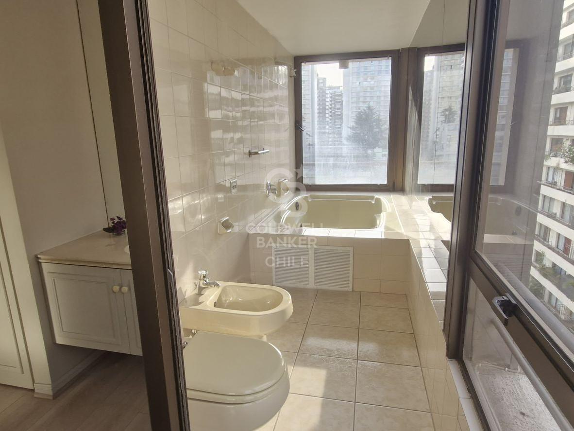 Las Condes, Chile, 3 Bedrooms Bedrooms, ,4 BathroomsBathrooms,Residential,For Sale,1908401