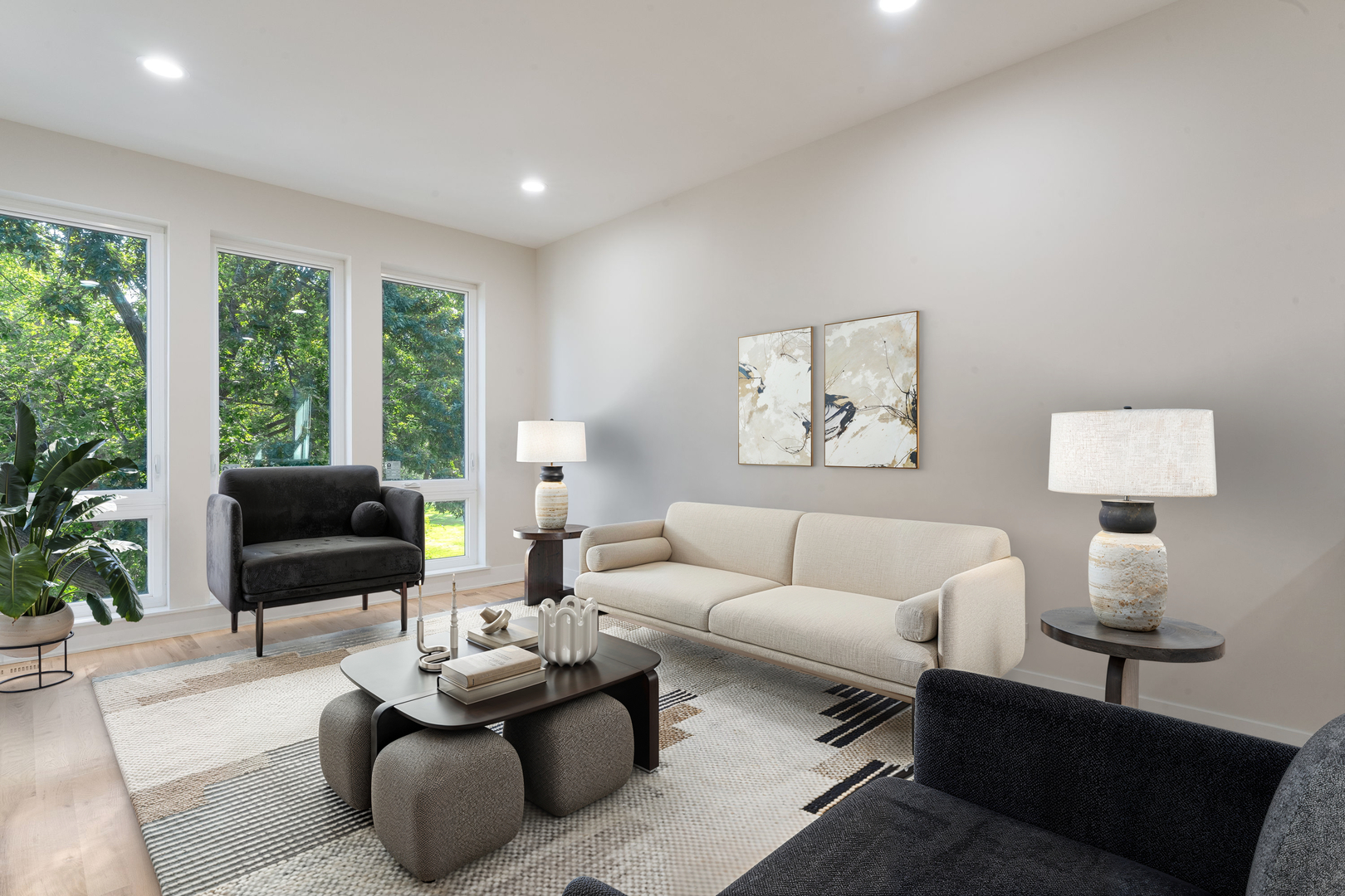 Chicago, Illinois, 60637, United States, 6 Bedrooms Bedrooms, ,Residential,For Sale,1938813