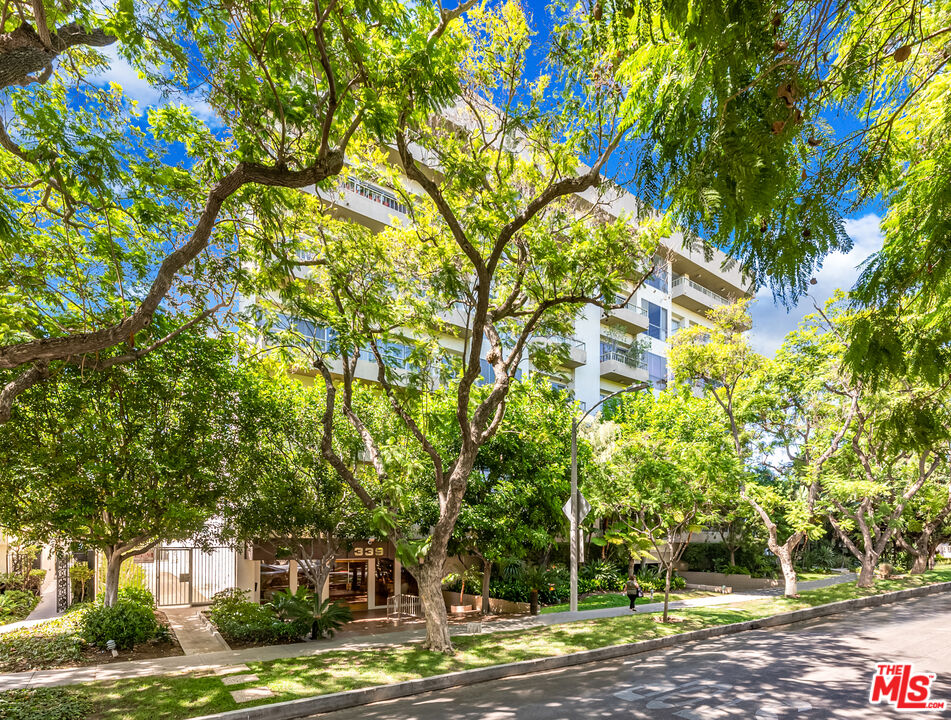 339 N Palm Dr #202, Beverly Hills, California, 90210, United States, 2 Bedrooms Bedrooms, ,3 BathroomsBathrooms,Residential,For Sale,339 N Palm Dr #202,1557468