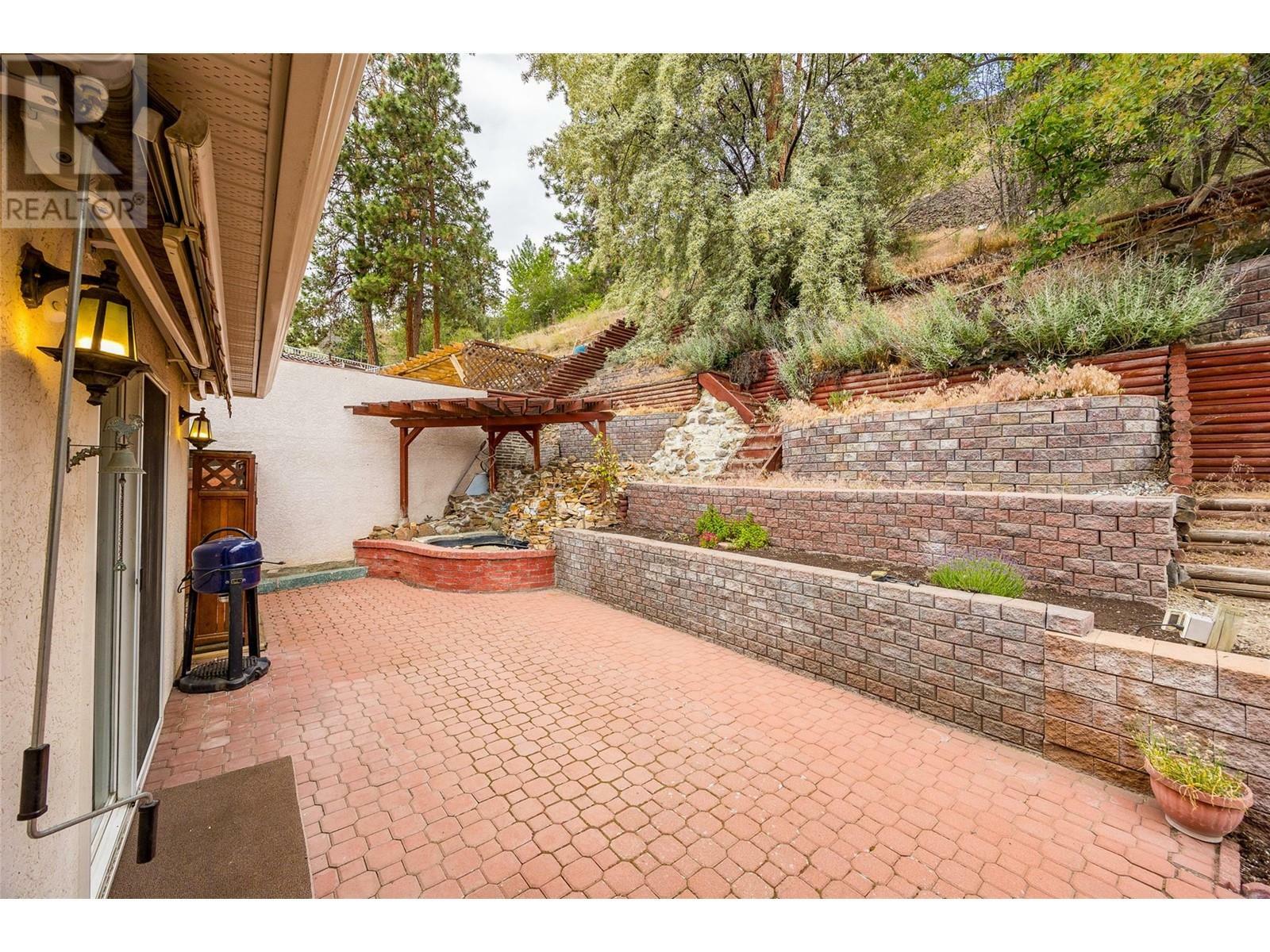 KELOWNA, British Columbia, V1V 1X3, CA, 4 Bedrooms Bedrooms, ,3 BathroomsBathrooms,Residential,For Sale,1876353