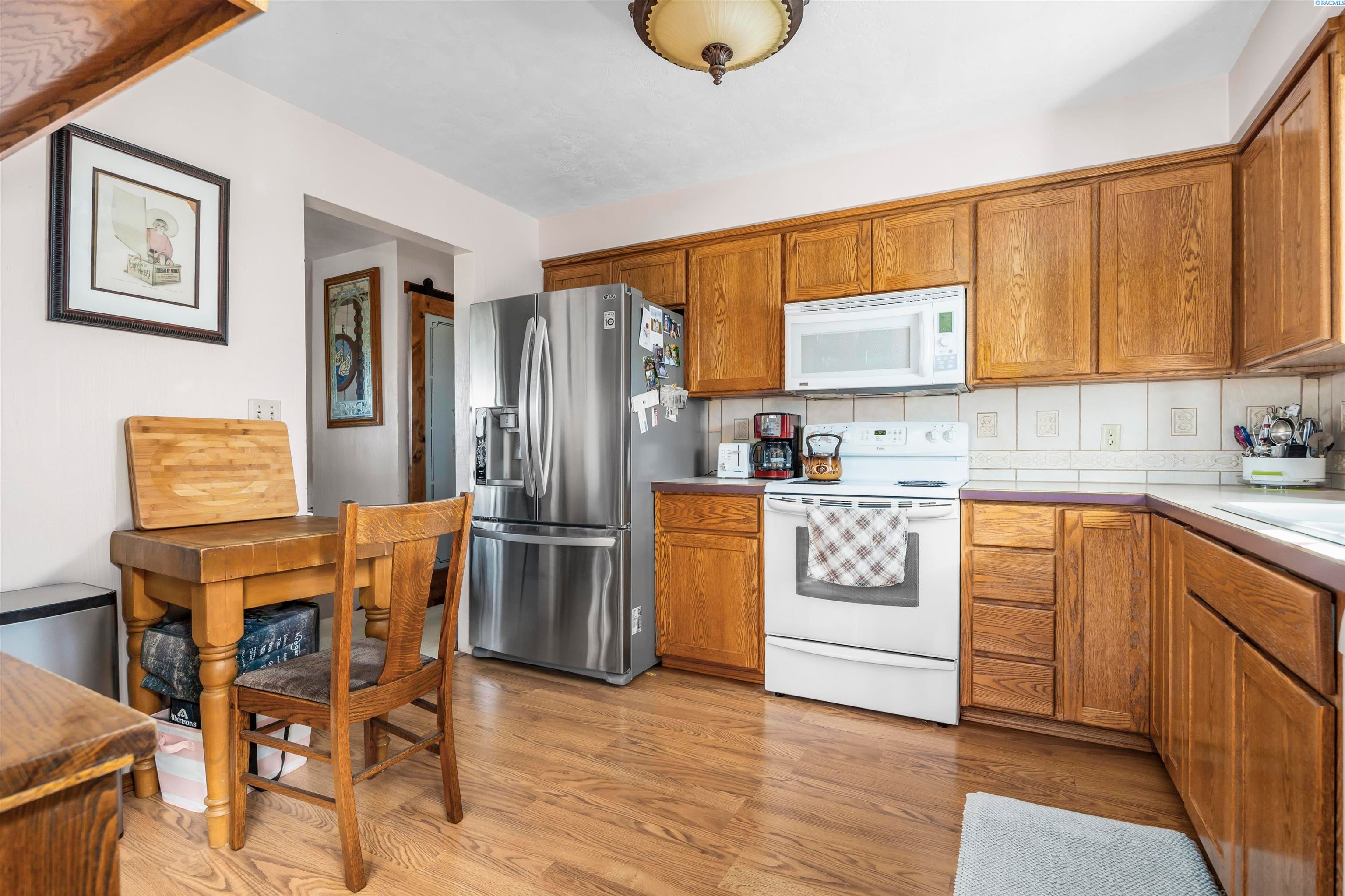 Prosser, Washington, 99350, United States, 4 Bedrooms Bedrooms, ,1 BathroomBathrooms,Residential,For Sale,1984108