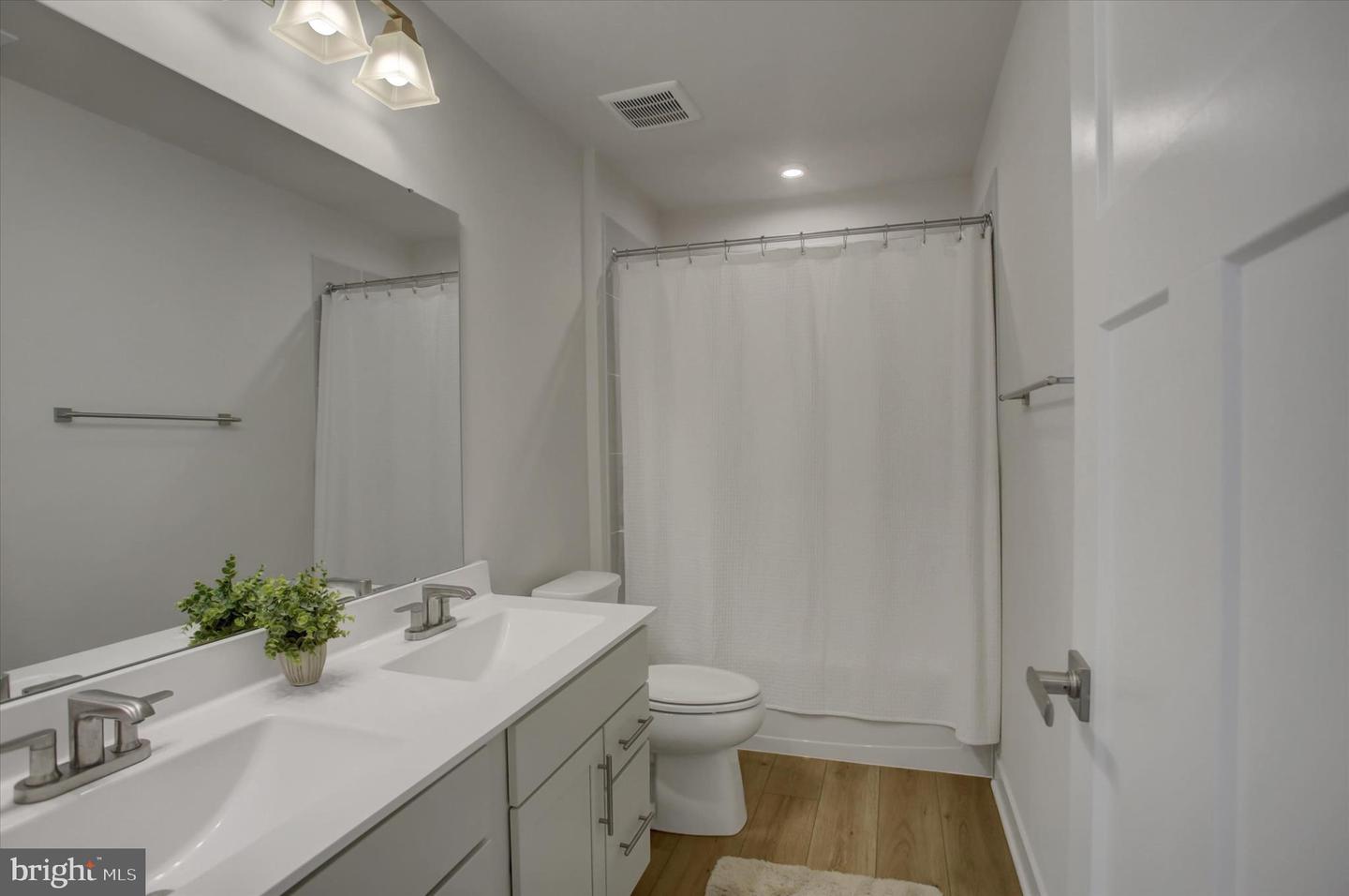 Greencastle, Pennsylvania, 17225, United States, 4 Bedrooms Bedrooms, ,4 BathroomsBathrooms,Residential,For Sale,1989287