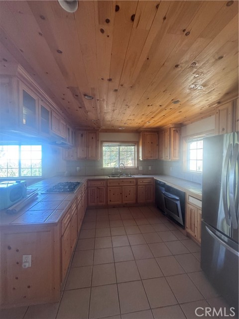 Running Springs, California, 92382, United States, 4 Bedrooms Bedrooms, ,4 BathroomsBathrooms,Residential,For Sale,1935965