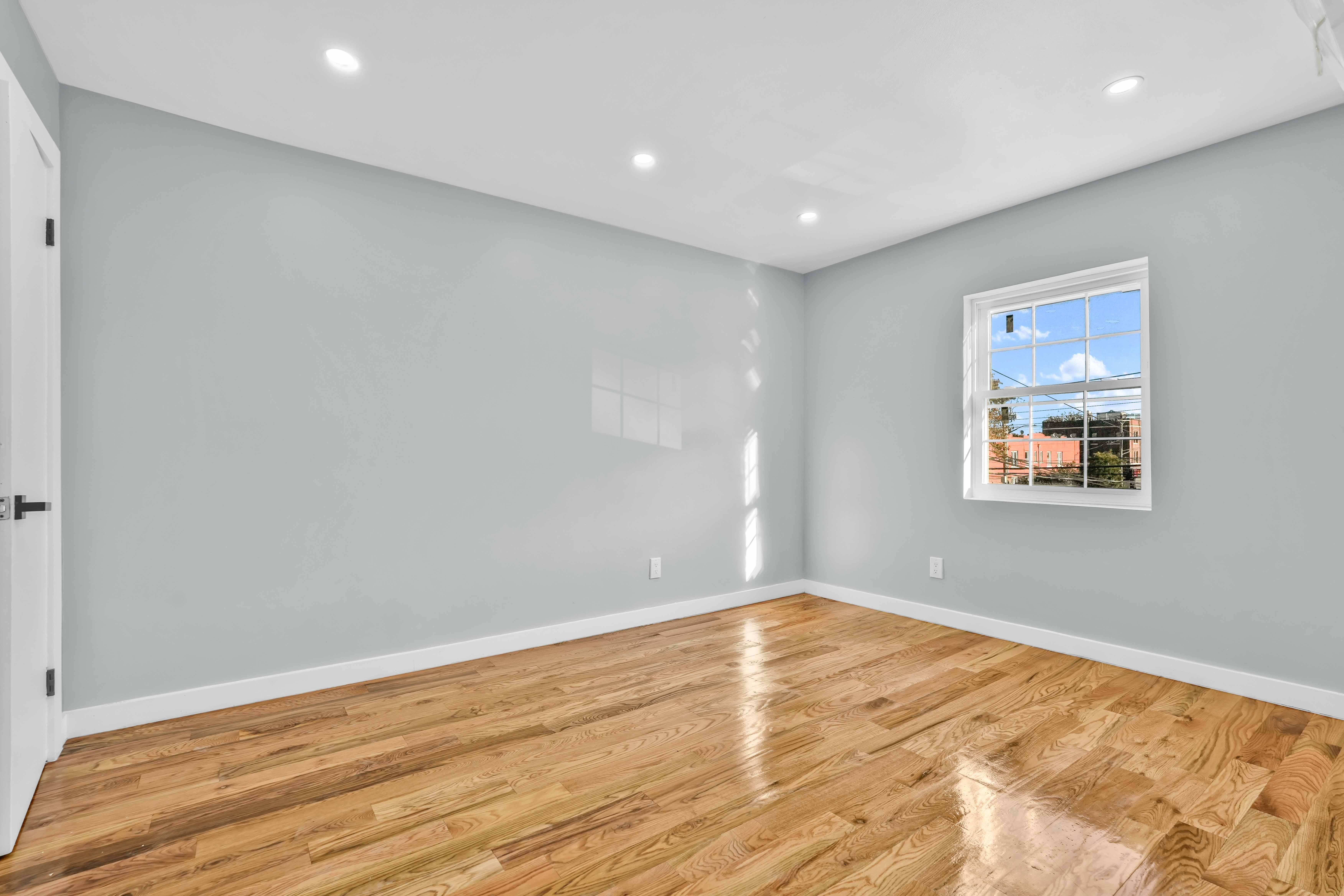 Brooklyn, New York, 11207, United States, 5 Bedrooms Bedrooms, ,4 BathroomsBathrooms,Residential,For Sale,1974760