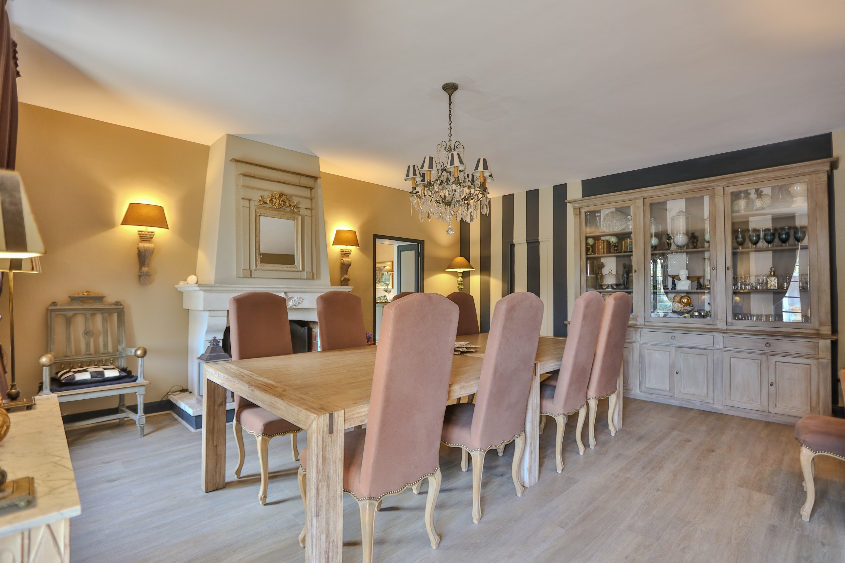  Elegant Provençal farmhouse with swimming pool – A lifestyle between the Alpill… - 物件實景