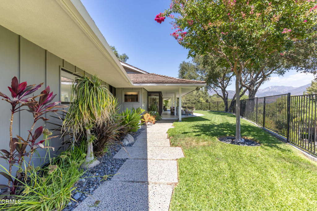 La Canada Flintridge, California, 91011, United States, 3 Bedrooms Bedrooms, ,3 BathroomsBathrooms,Residential,For Sale,1941612
