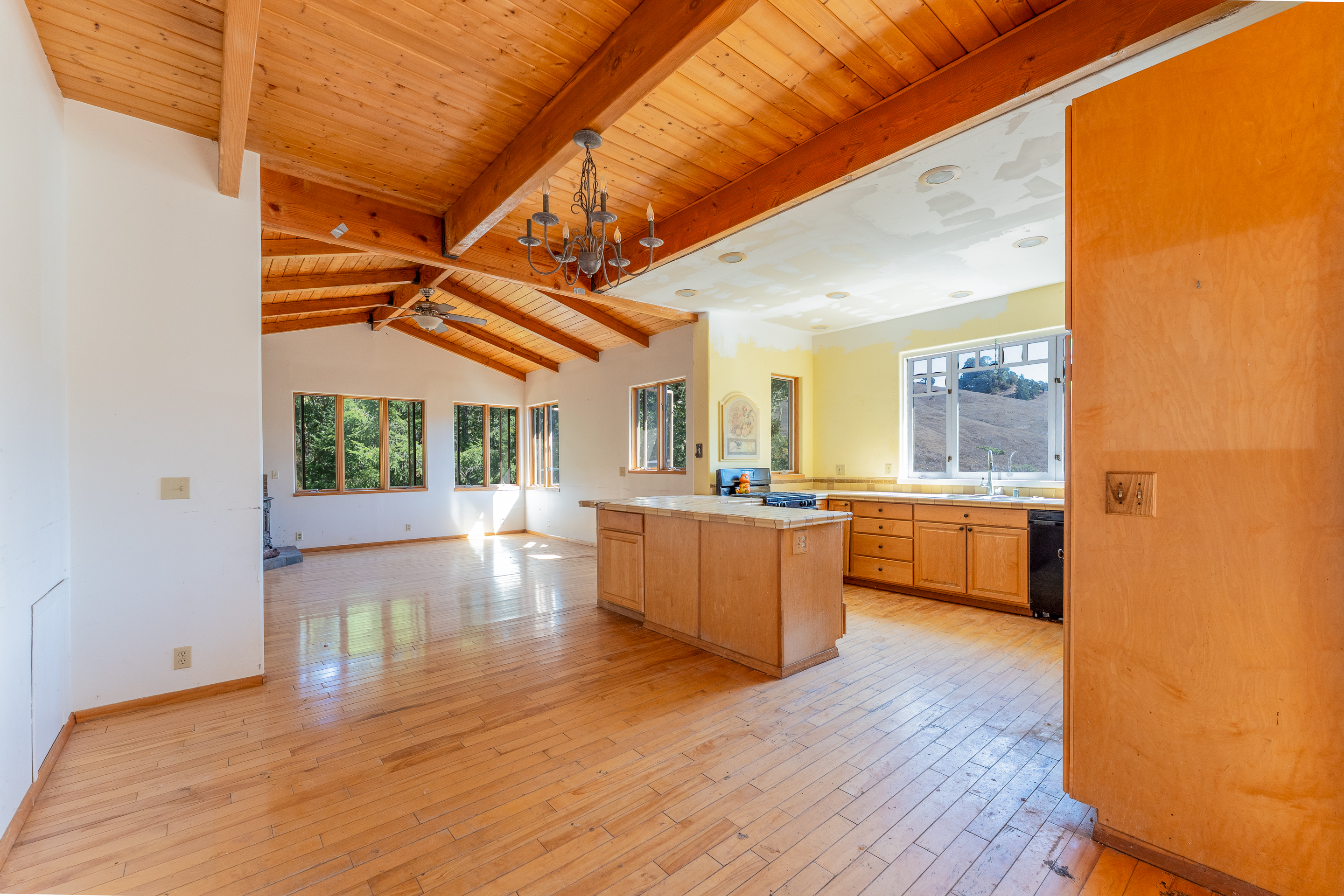 Willits, California, 95490, United States, 2 Bedrooms Bedrooms, ,2 BathroomsBathrooms,Residential,For Sale,1959114