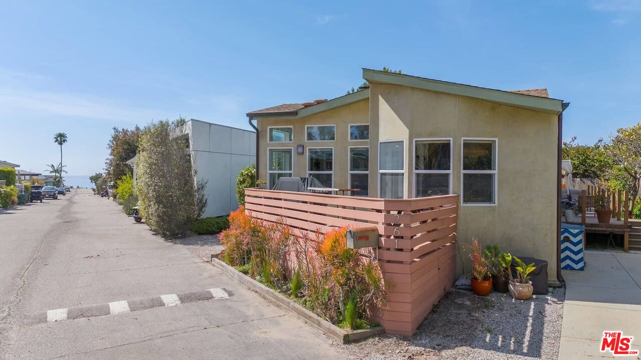 Malibu, California, 90265, United States, 3 Bedrooms Bedrooms, ,2 BathroomsBathrooms,Residential,For Sale,1795303