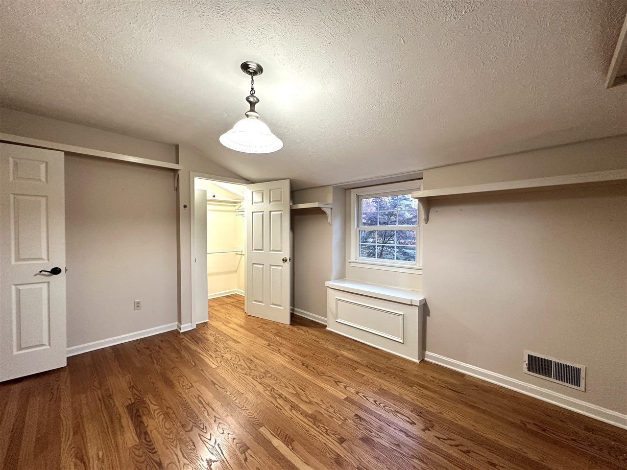 Bowling Green, Kentucky, 42103, United States, 4 Bedrooms Bedrooms, ,5 BathroomsBathrooms,Residential,For Sale,1991633