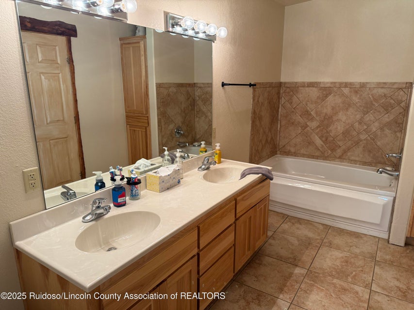 Ruidoso, New Mexico, 88345, United States, 3 Bedrooms Bedrooms, ,5 BathroomsBathrooms,Residential,For Sale,1979549