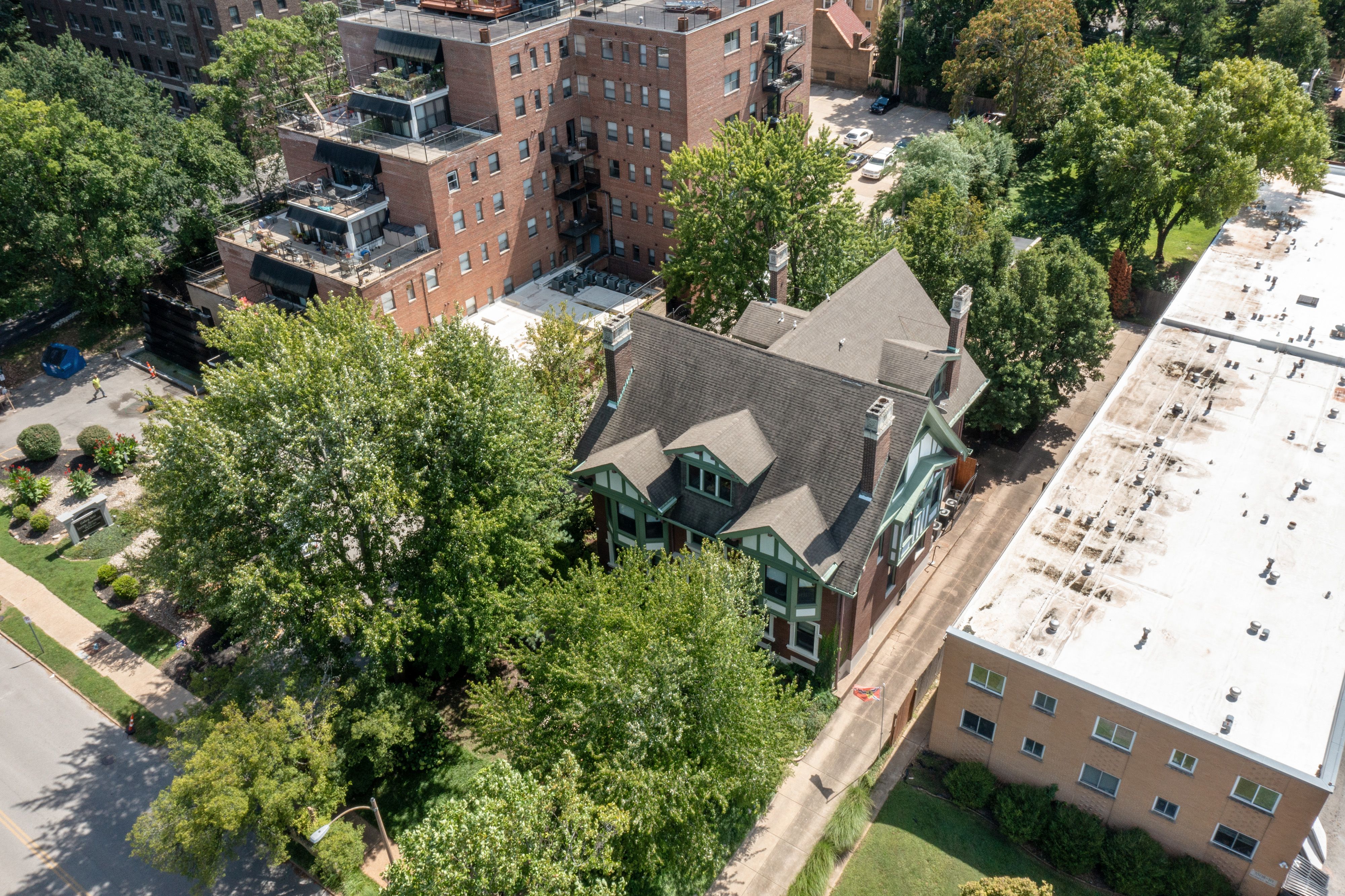  Historic Charm Meets Modern Versatility in Premier Residence - 物件實景