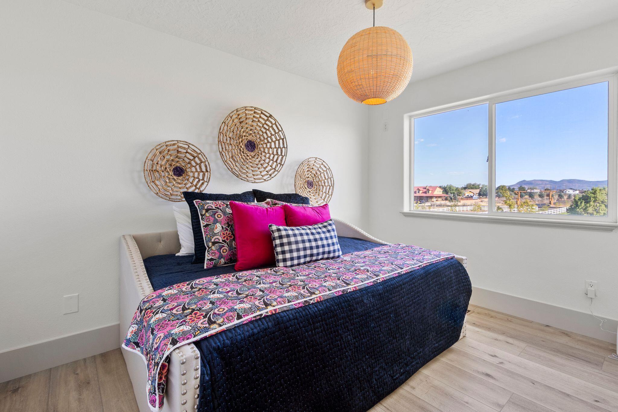 Parowan, Utah, 84761, United States, 6 Bedrooms Bedrooms, ,5 BathroomsBathrooms,Residential,For Sale,1995430