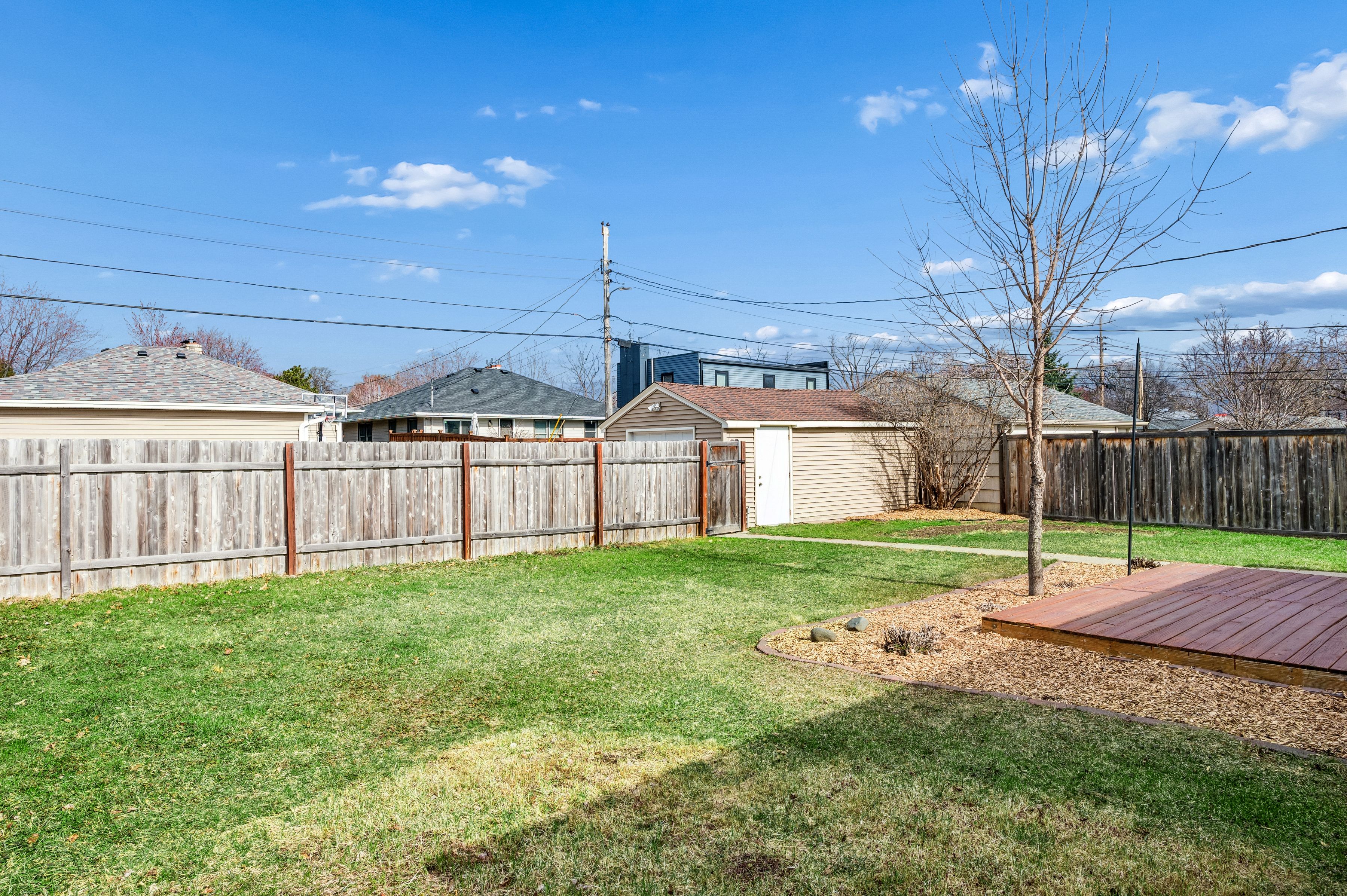  Move-in Ready Rambler with Timeless Charm and Thoughtful Updates - 物件實景