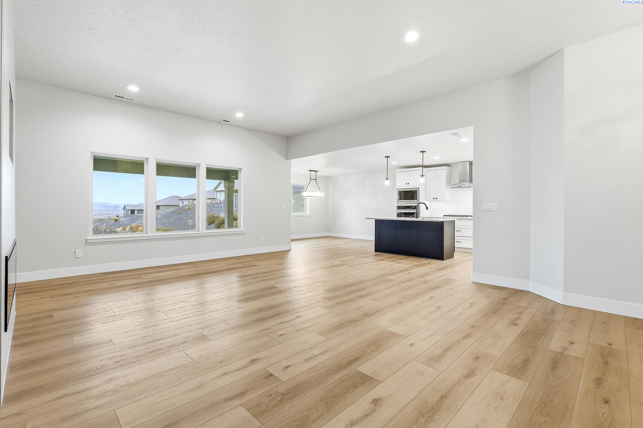 Kennewick, Washington, 99338, United States, 3 Bedrooms Bedrooms, ,1 BathroomBathrooms,Residential,For Sale,2000411