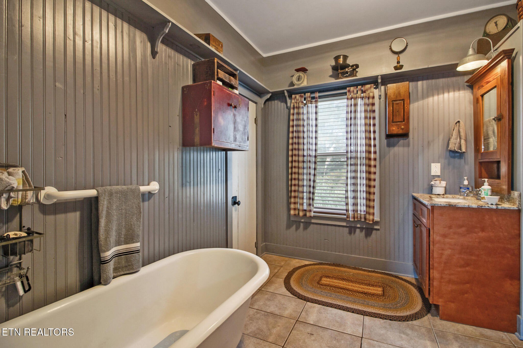 Crossville, Tennessee, 38555, United States, 4 Bedrooms Bedrooms, ,3 BathroomsBathrooms,Residential,For Sale,1888026
